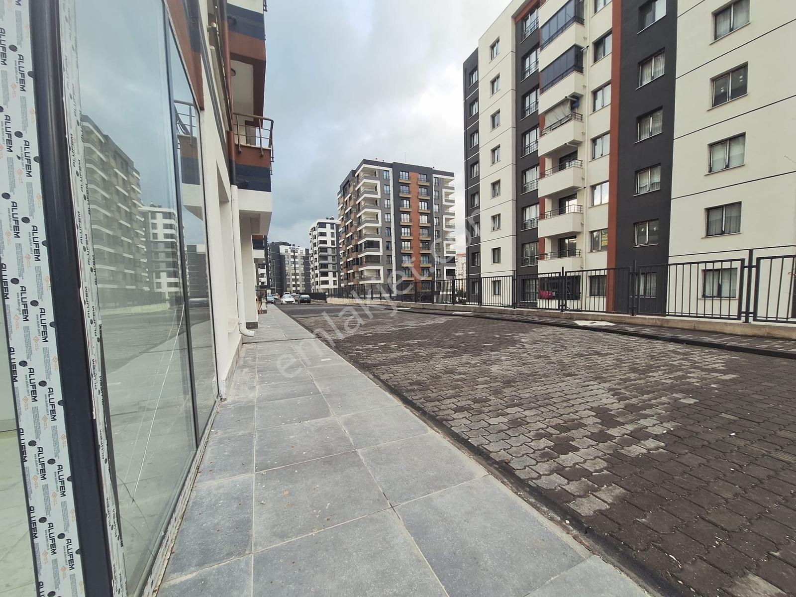 Küçükali'de Kiralık Dükkan