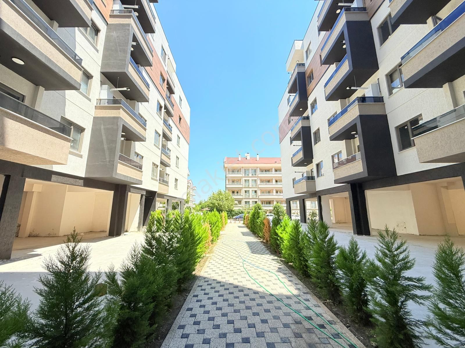 Almina'dan Sıfır Site İçi Merkezi Konumda Lüks Kiralık Daire - Görsel 4
