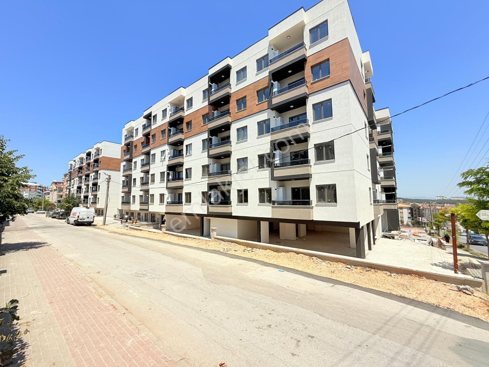 Almina'dan Sıfır Site İçi Merkezi Konumda Lüks Kiralık Daire - Görsel 3