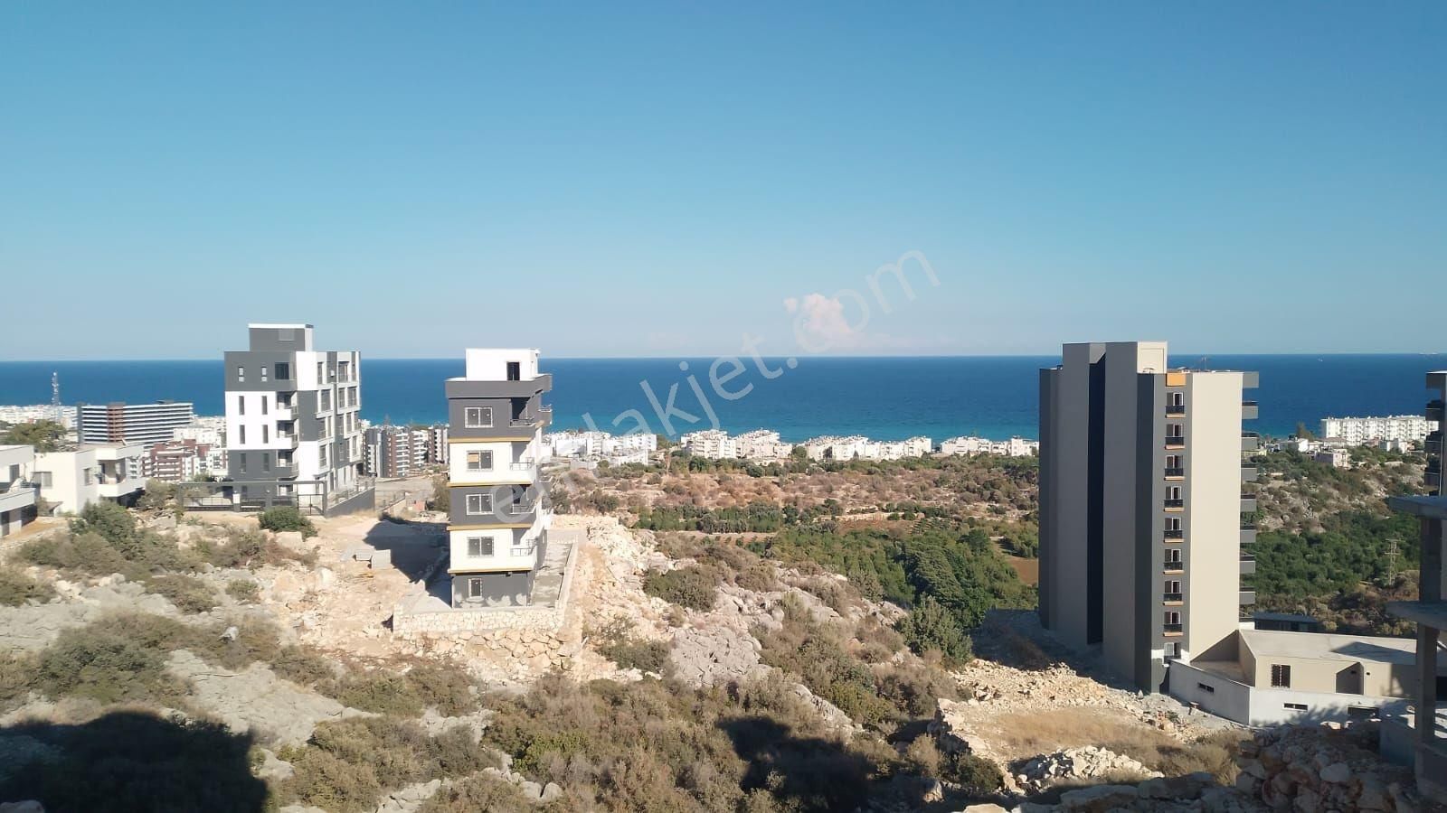 Uğur Emlak'tan Tırtar'da Havuzlu Deniz Manzaralı Satılık Daire