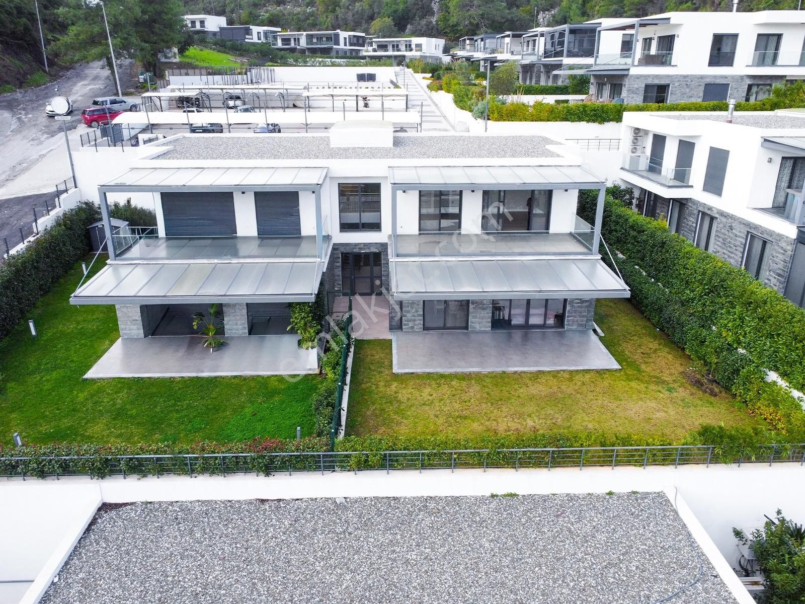 Ata'dan Havuzlu Sitede Doğa Manzaralı 2 Oda 1 Salon Düz Daire - Görsel 3