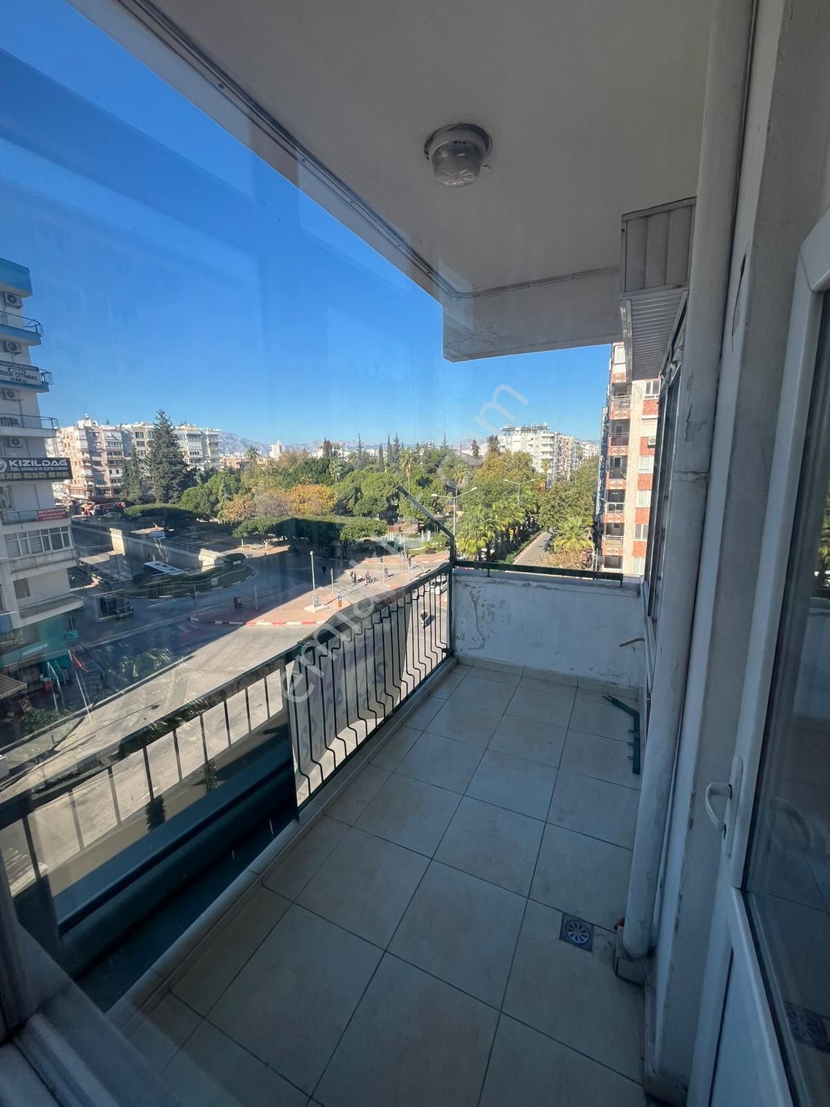 Güllük Kavşağı Köşesinde 2+1 Ev Yada Ofis - Görsel 15