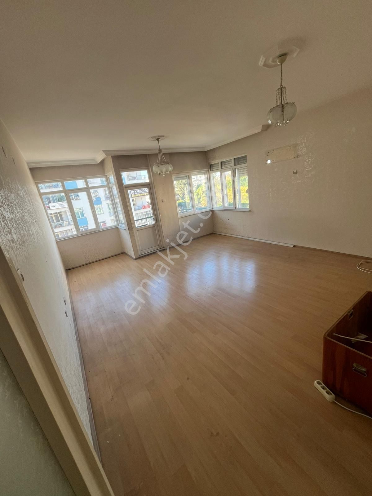 Güllük Kavşağı Köşesinde 2+1 Ev Yada Ofis - Görsel 13