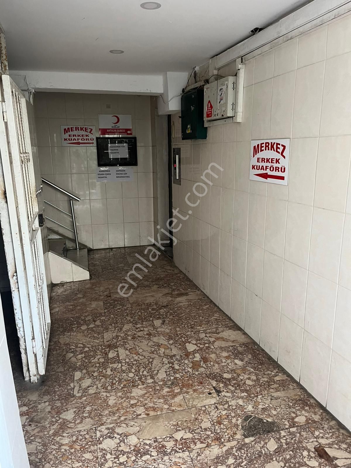 Güllük Kavşağı Köşesinde 2+1 Ev Yada Ofis - Görsel 4