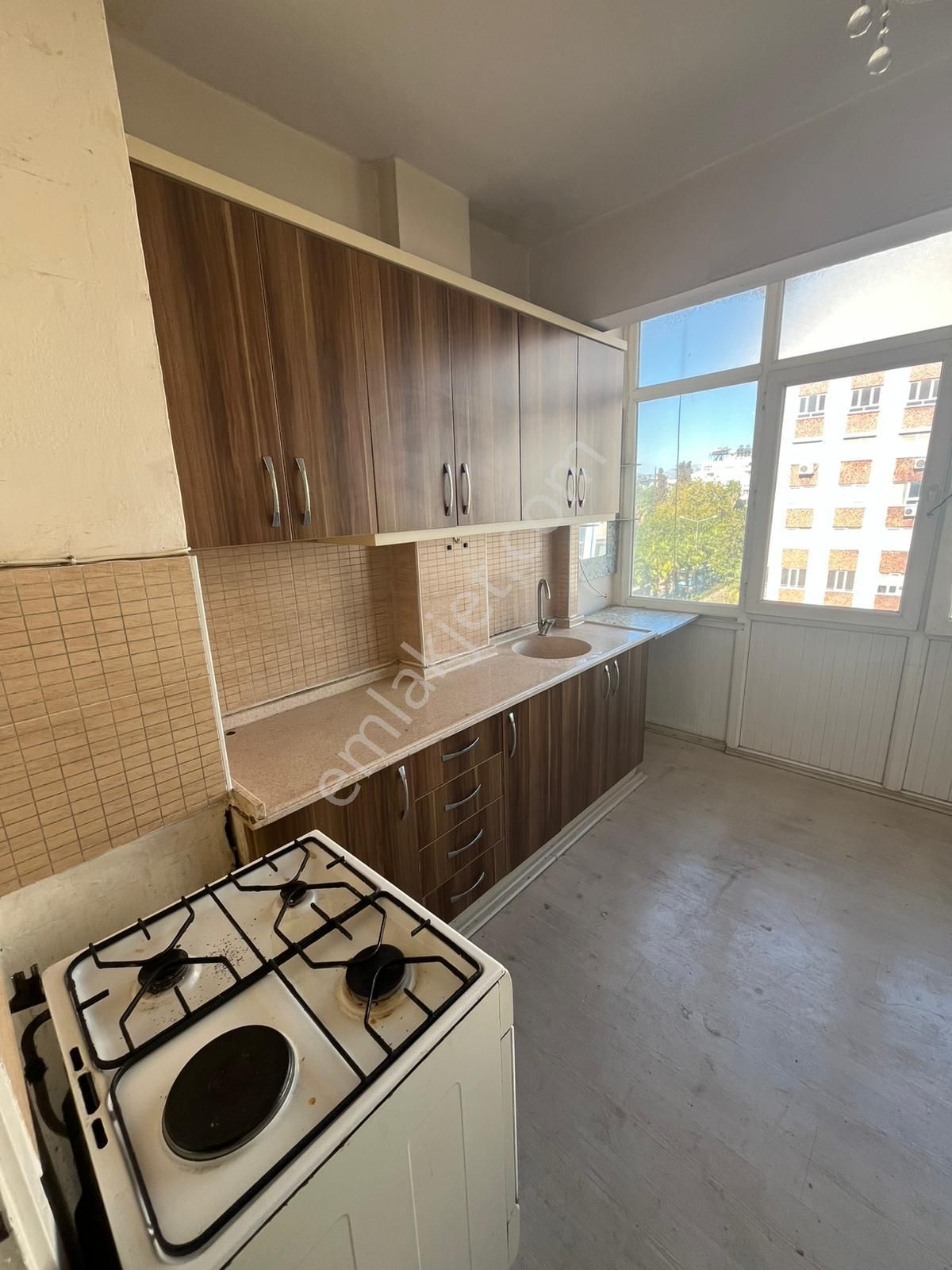 Güllük Kavşağı Köşesinde 2+1 Ev Yada Ofis - Görsel 10