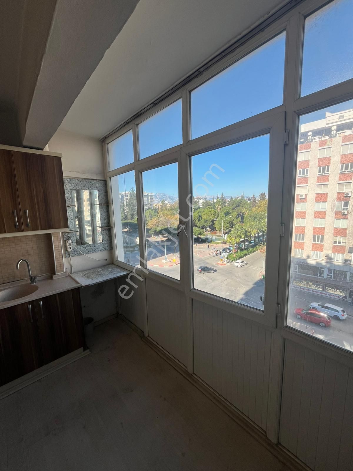 Güllük Kavşağı Köşesinde 2+1 Ev Yada Ofis - Görsel 12