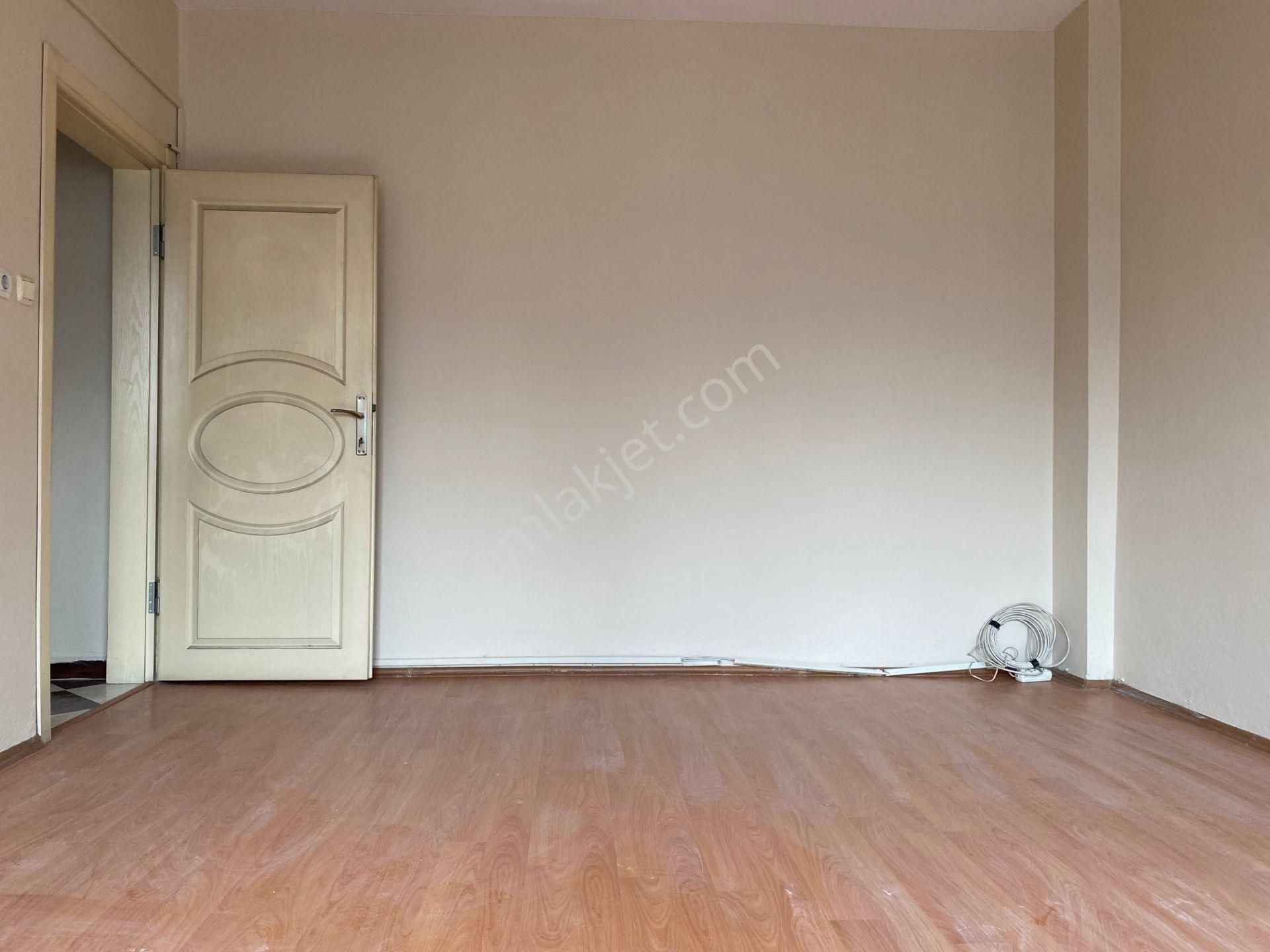 Avrupa Emlak Tan Menderes Mah 100m² 3+1 4.kat,menderes Metroya 5-10 Dk Metro(sabit Gelirye) - Görsel 3