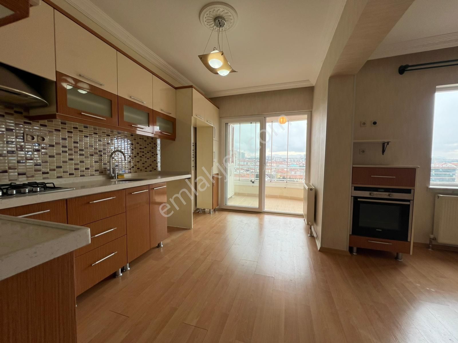 Engin Emlak'tan Park Manzaralı G. Cephe Masrafsız 6+1 Dubleks