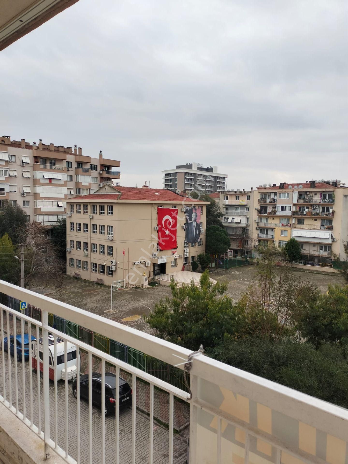 Kate Gayrimenkulden Dedebaşı Karşıyakada 3+1 170 M2 Daire Satılıktır