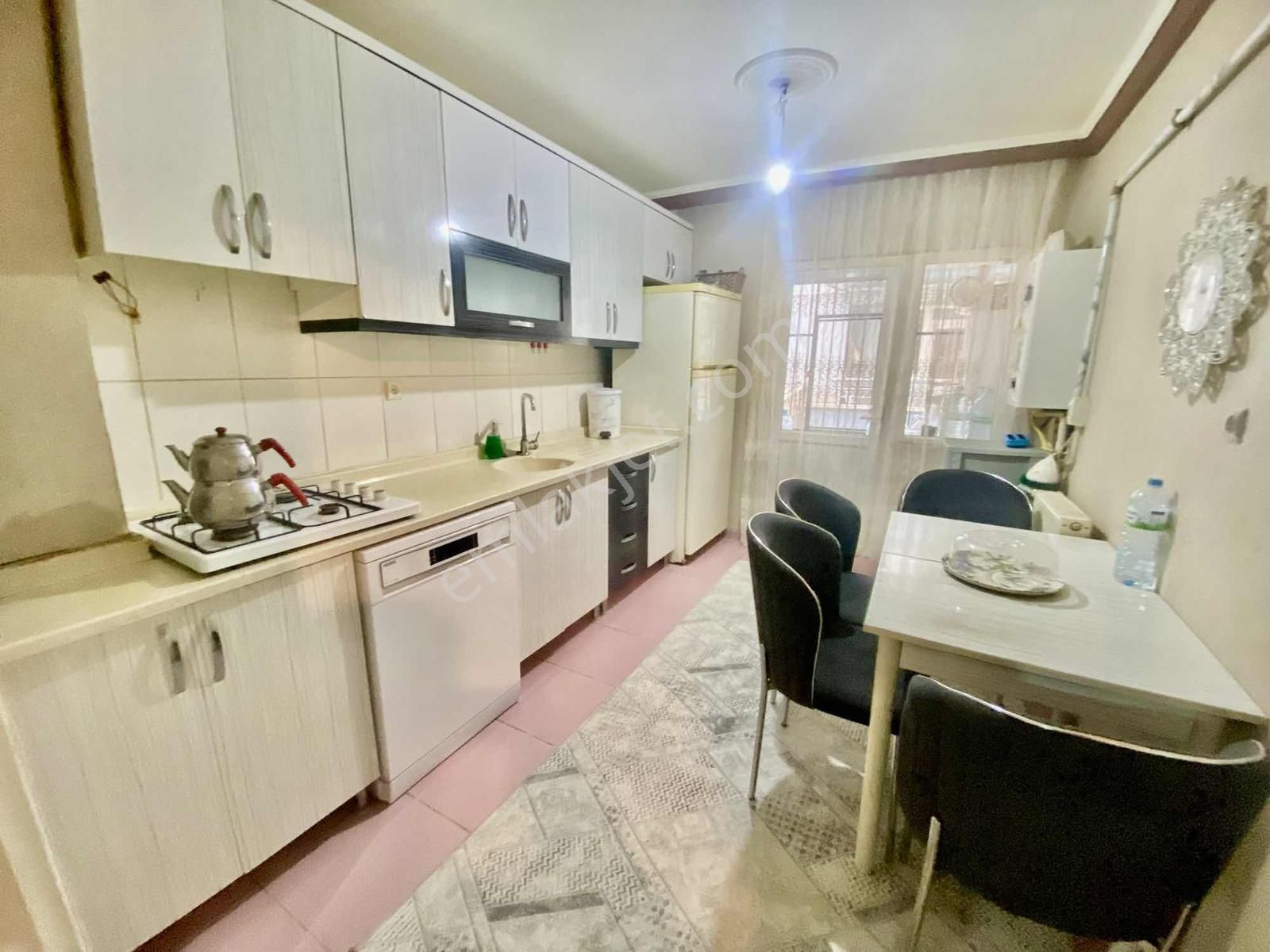 Avantaj'dan Yeşilbayır'da Harika Konumlu Geniş 2+1 Kilerli Daire