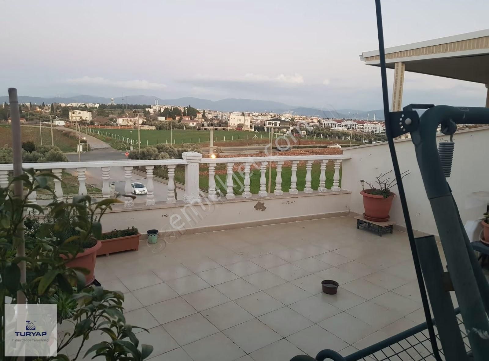 Havuzlu Sitede Teraslı Dubleks Daire.