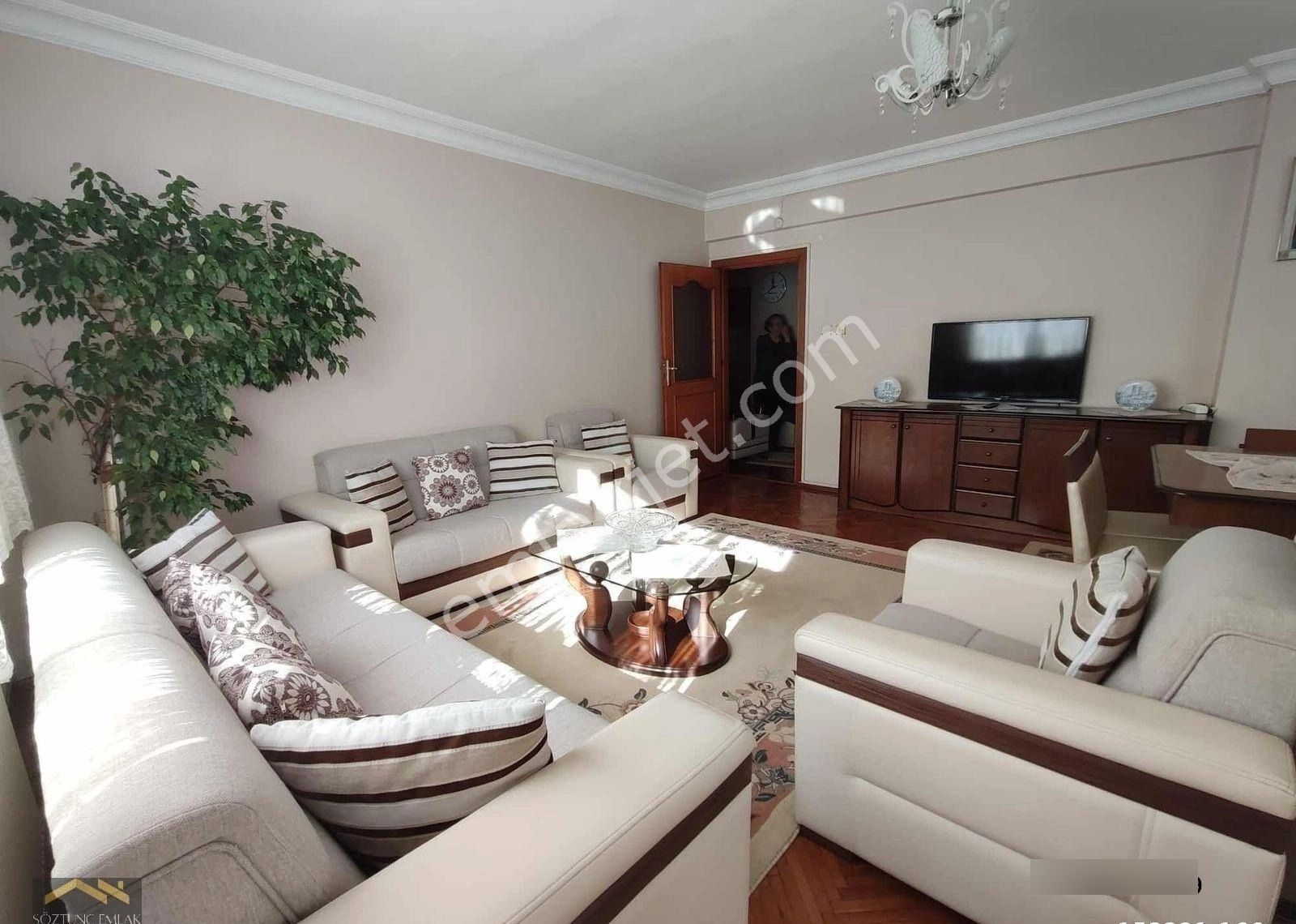 Güngören Yavuz Selim Tramvay Karşısında 3+1 2.kat 130 M2