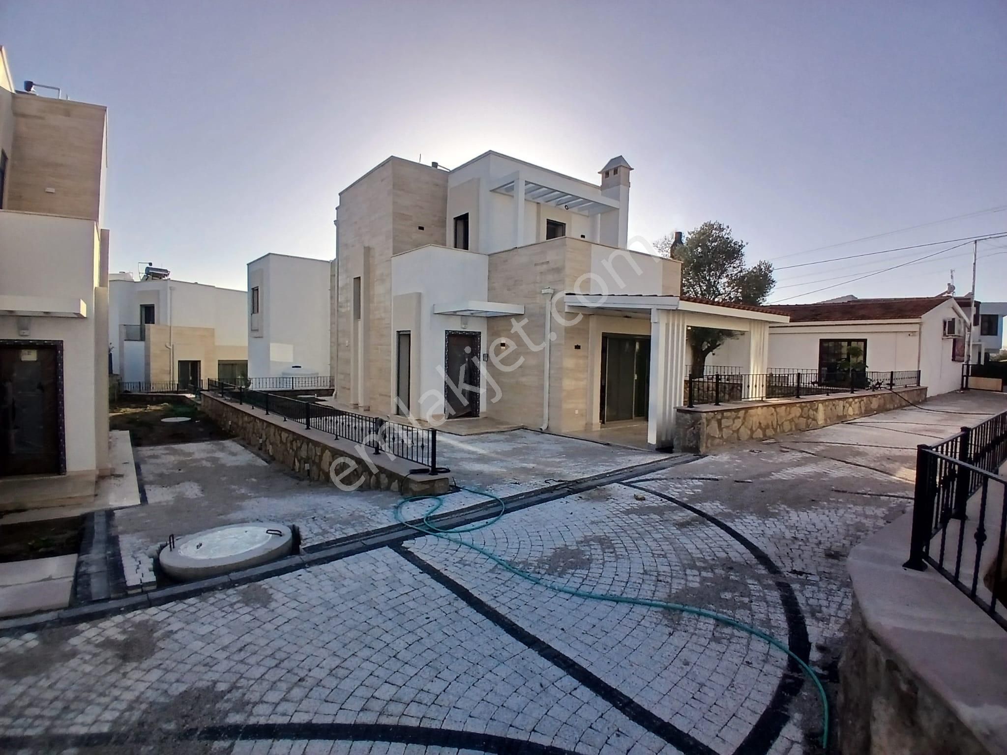 Gümüşlük’ün Kalbinde Kiralık , Modern Ve Tamamen Müstakil Bir Yaşam!