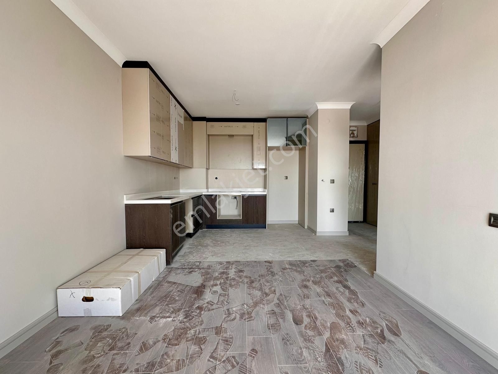 Yenimahalle Cumhuriyet Bulvar Cepheli Satılık 1+1 Daireler