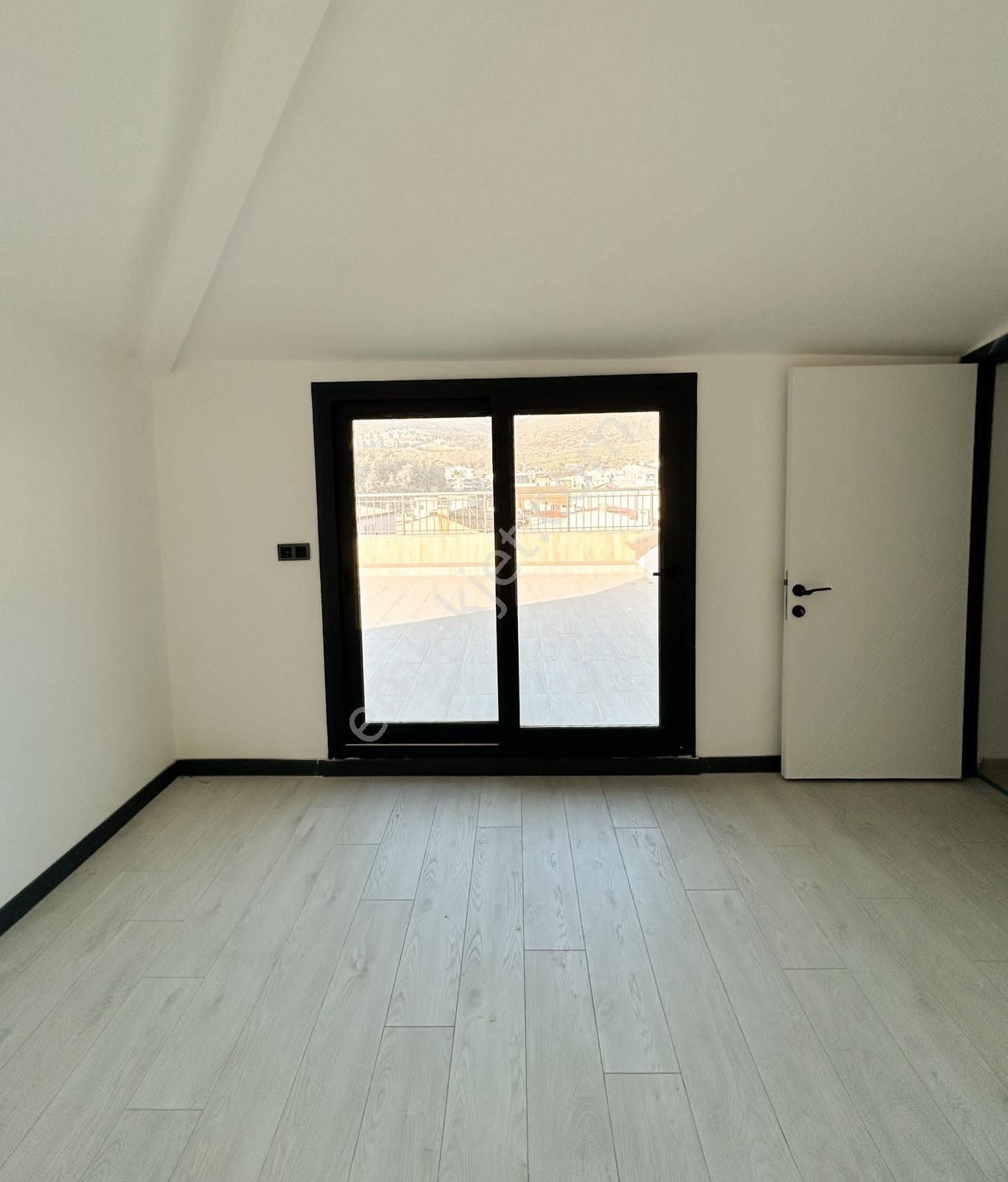 Kuşadası'nda Deniz Manzaralı Sıfır 3+1 Satılık Çatı Dubleks Daire - Görsel 11