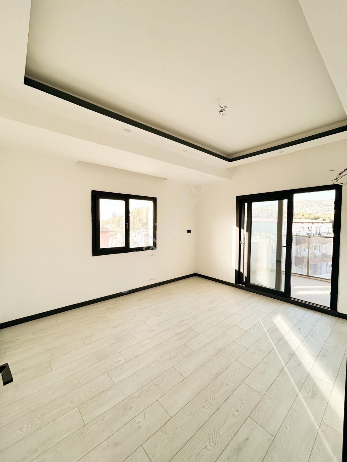 Kuşadası'nda Deniz Manzaralı Sıfır 3+1 Satılık Çatı Dubleks Daire - Görsel 9