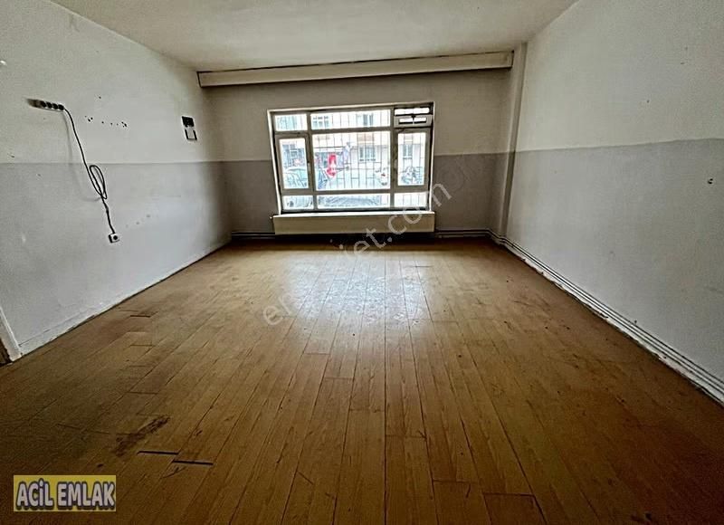 Acil Emlaktan Cepheleri Açık Adalı Sokakda Satılık Daire