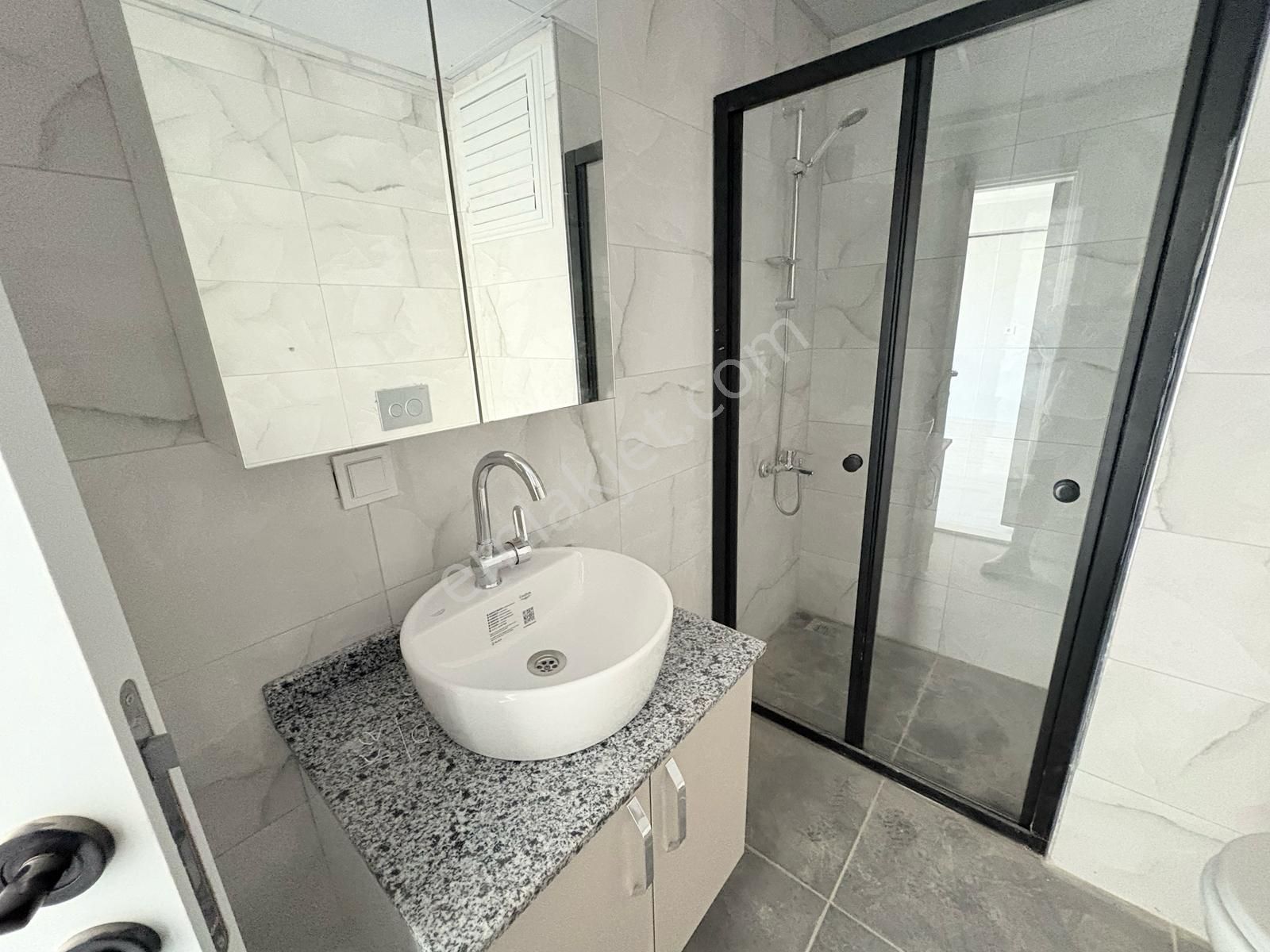 Seyrek Havuzlu Sitede Satılık Büyük Tip 1+1 Balkonlu Daire - Görsel 4