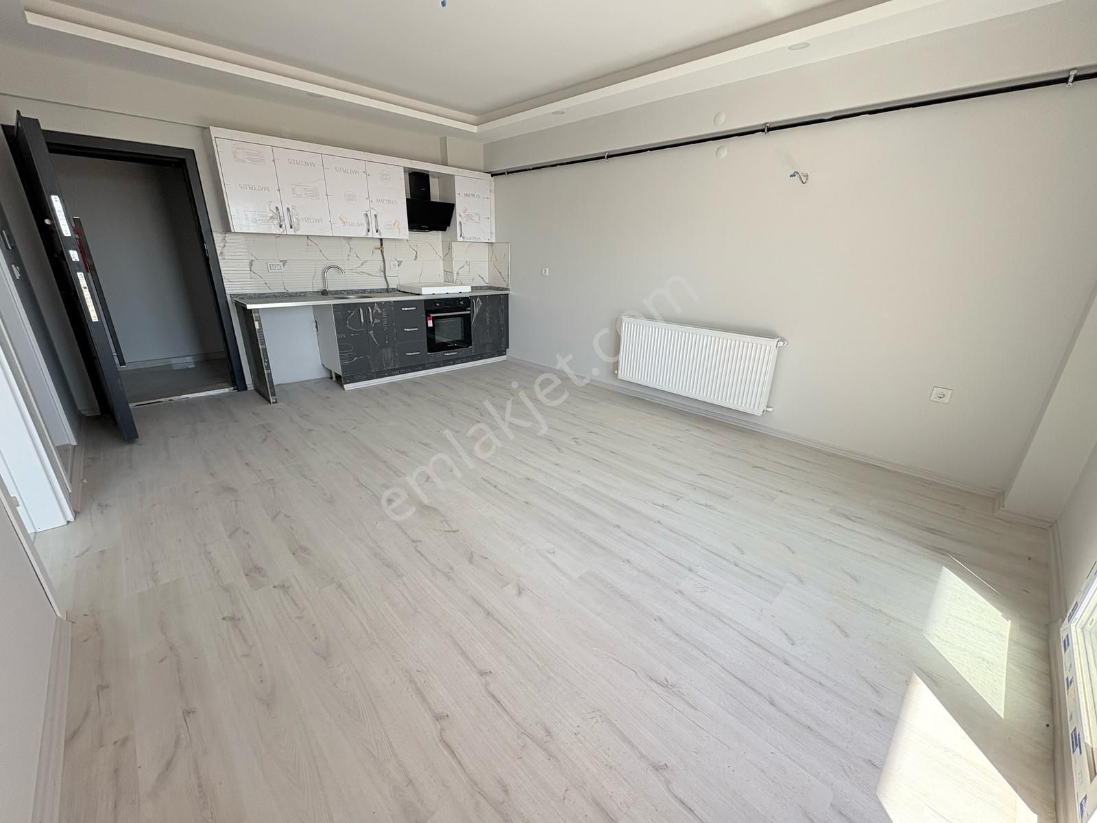 Seyrek Havuzlu Sitede Satılık Büyük Tip 1+1 Balkonlu Daire - Görsel 5