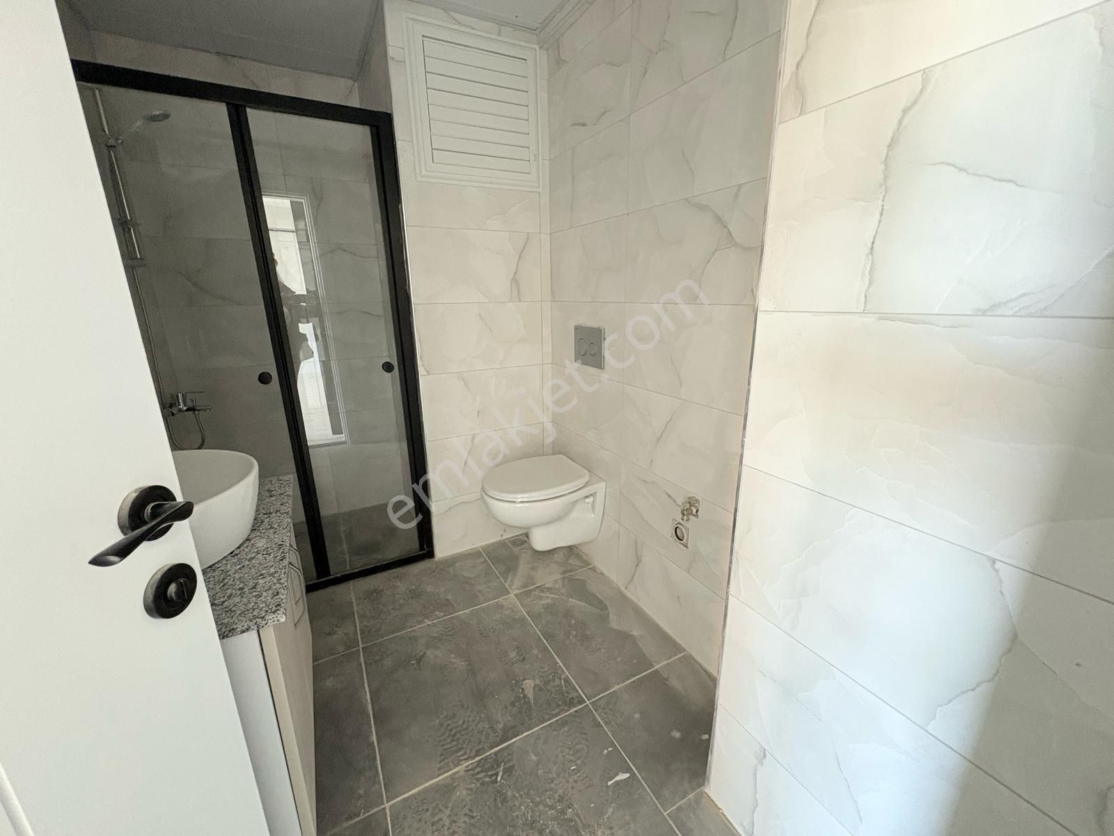 Seyrek Havuzlu Sitede Satılık Büyük Tip 1+1 Balkonlu Daire - Görsel 3