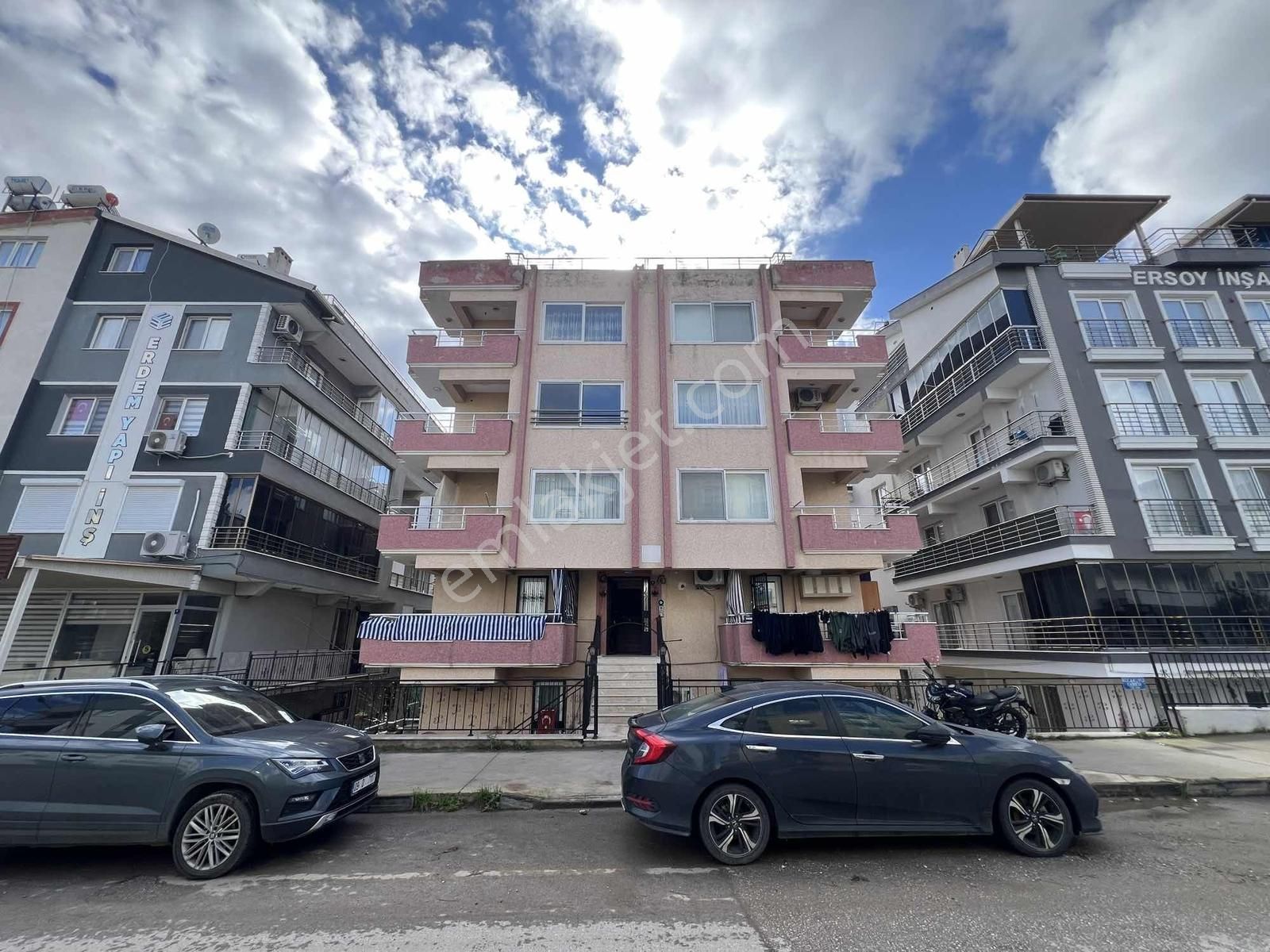 Didim Merkezde Ön Cephe 3+1 Ayrı Mutfak Lüks Tadilatlı - Görsel 3