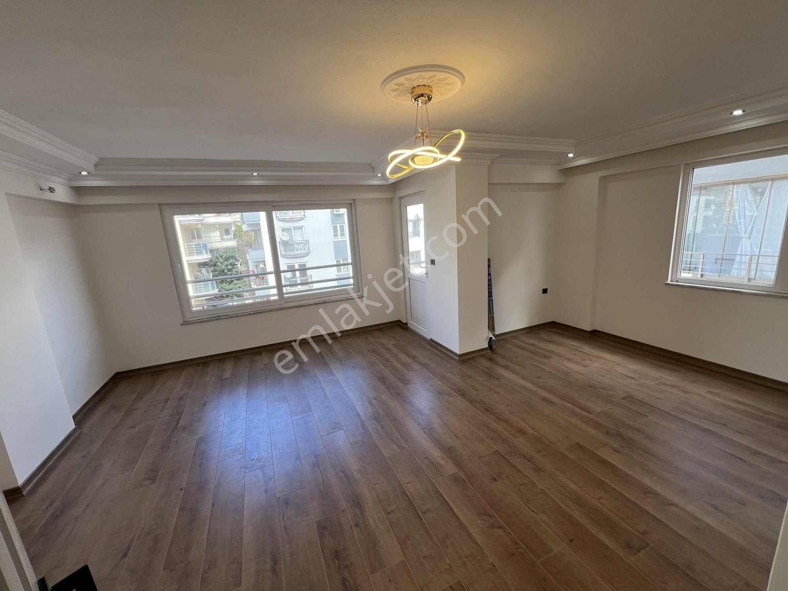 Didim Merkezde Ön Cephe 3+1 Ayrı Mutfak Lüks Tadilatlı - Görsel 2