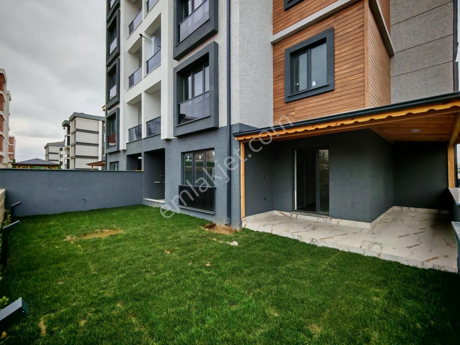 Silivri M.sinan'da Site İçi Bahçe Kullanımlı Sıfır 2+1