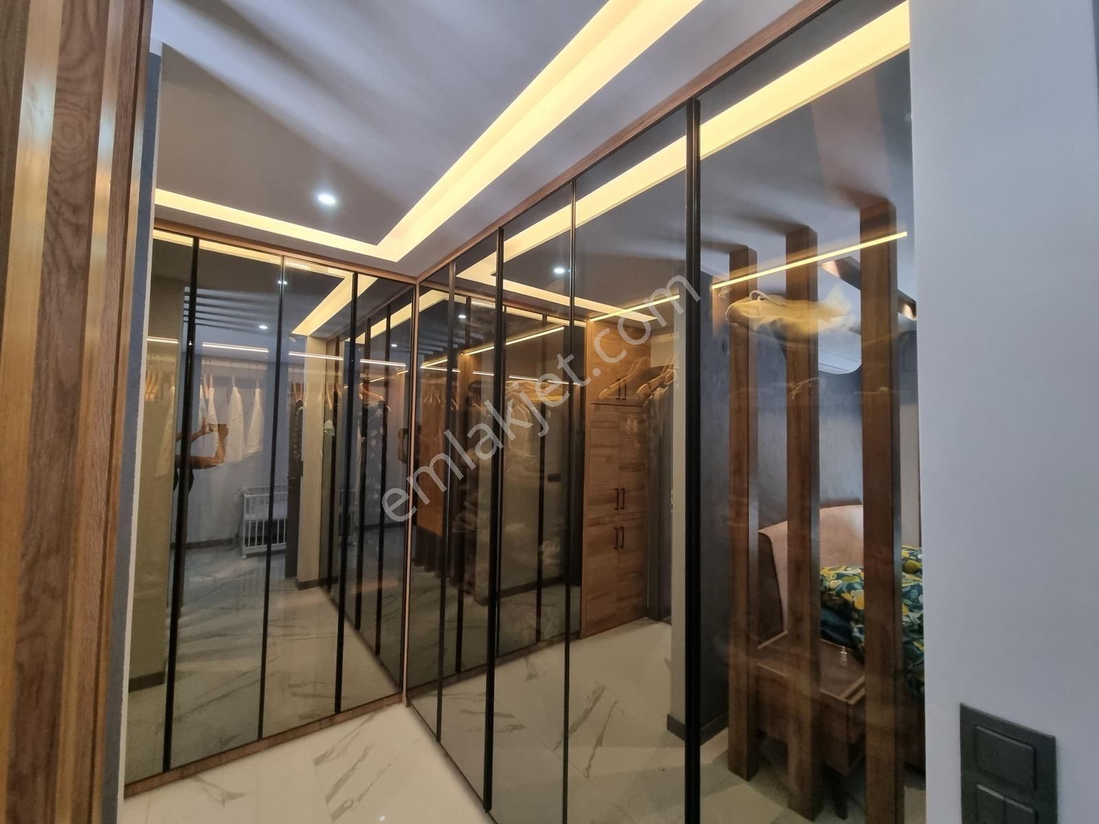 Sahile Yürüme Mesafesinde Tripleks 5+2 Satılık Villa - Görsel 14