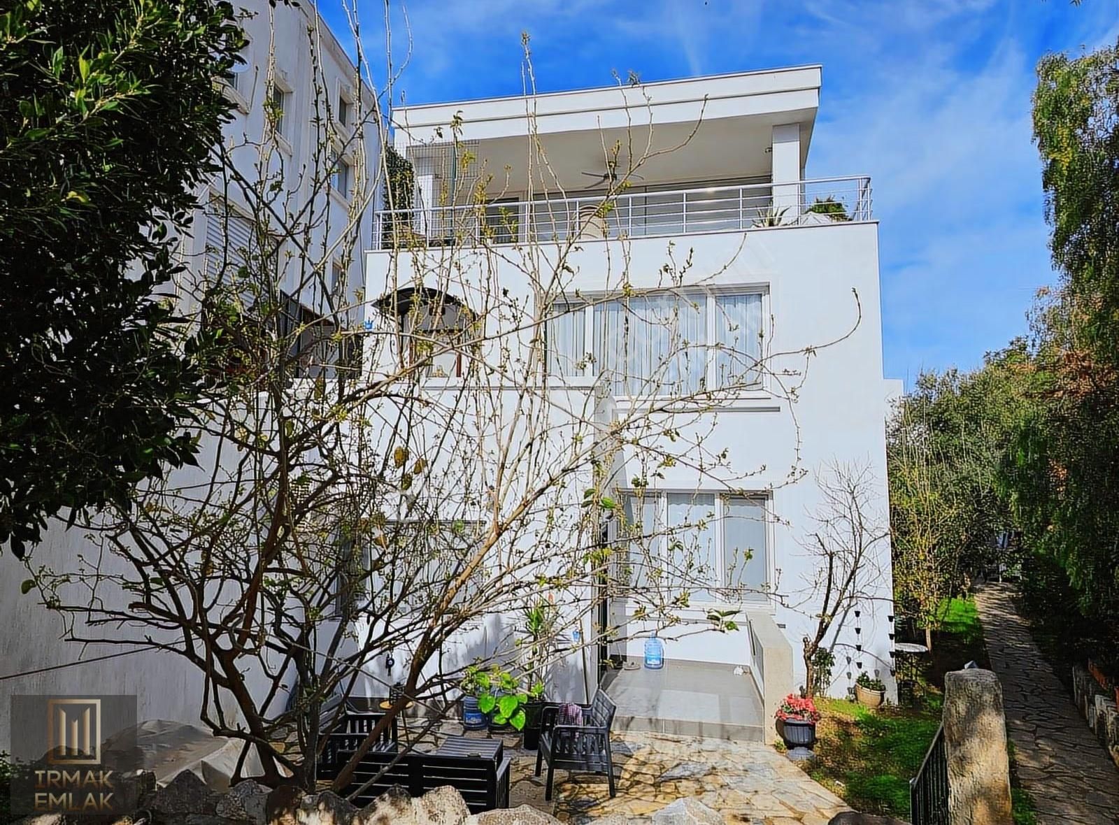 Umurca Emsalsiz Genişlikte 200 M2 3 Banyolu 3+1+1 Satılık Daire - Görsel 8