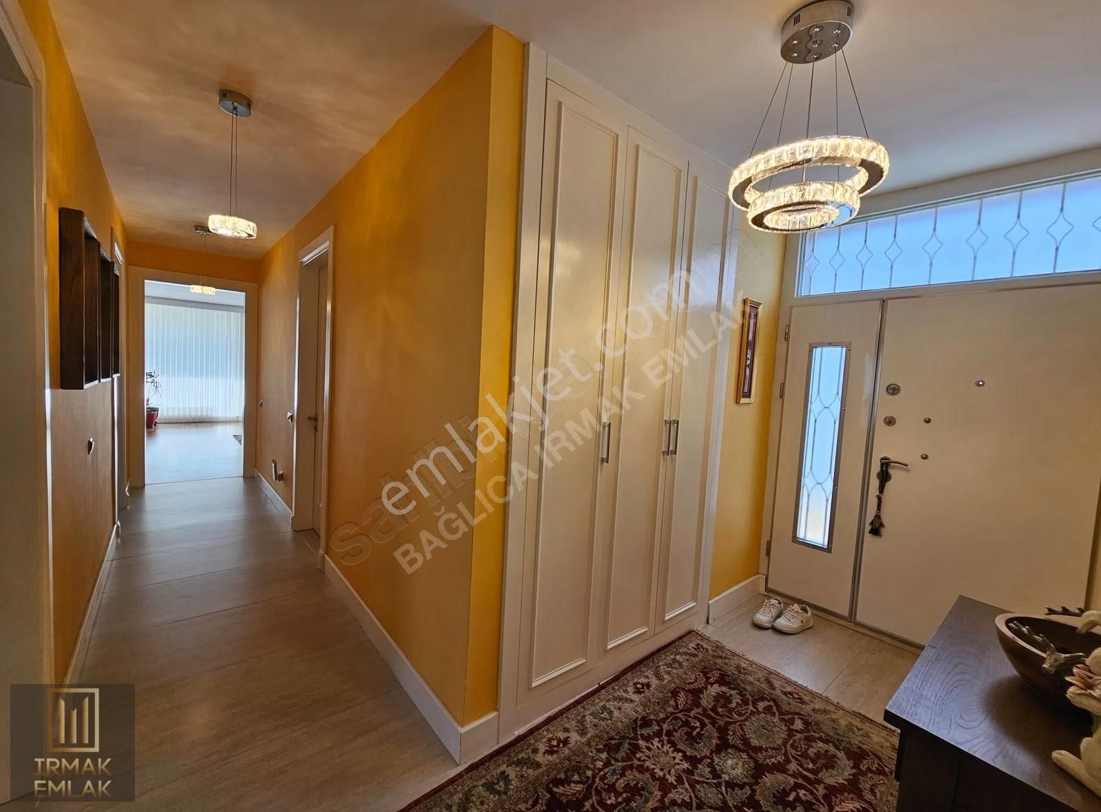 Umurca Emsalsiz Genişlikte 200 M2 3 Banyolu 3+1+1 Satılık Daire