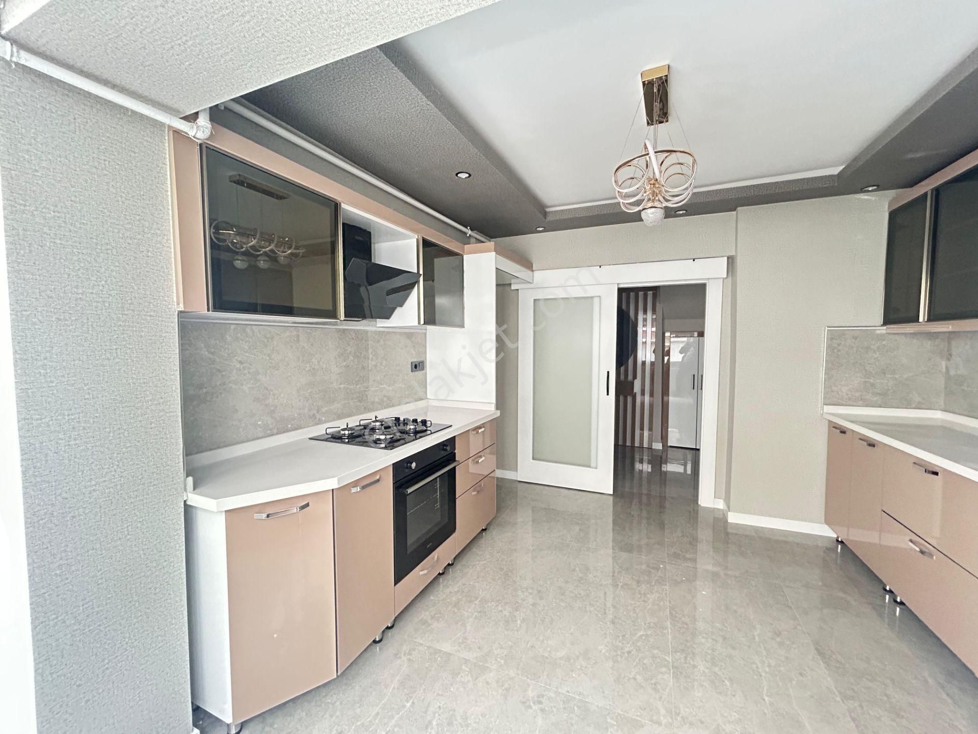 Taner'den Sinan Cad'de Yıldız Köprü Dibinde 4+1 Süper Lüks Kapalı Dubleks - Görsel 3