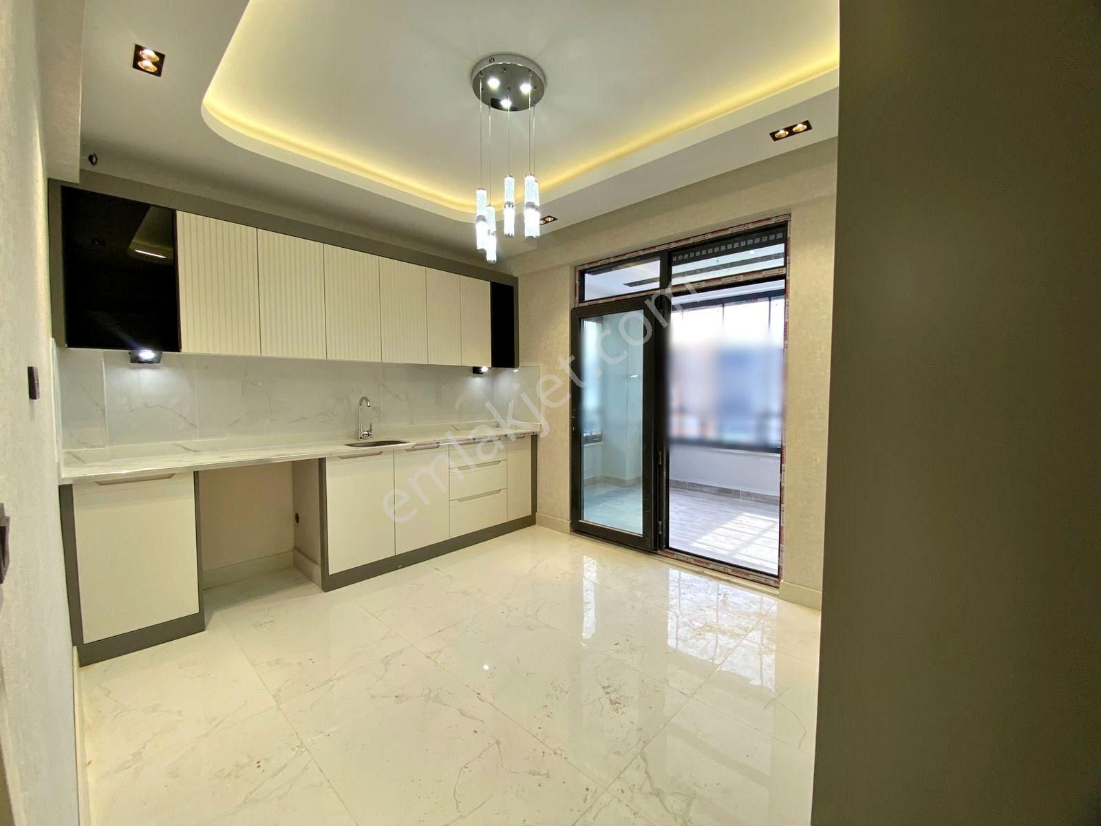 Fıstıklık'ta Aranan Konumda Az Katlı Sıfır! Çift Banyo U.lüx 2+1 - Görsel 2