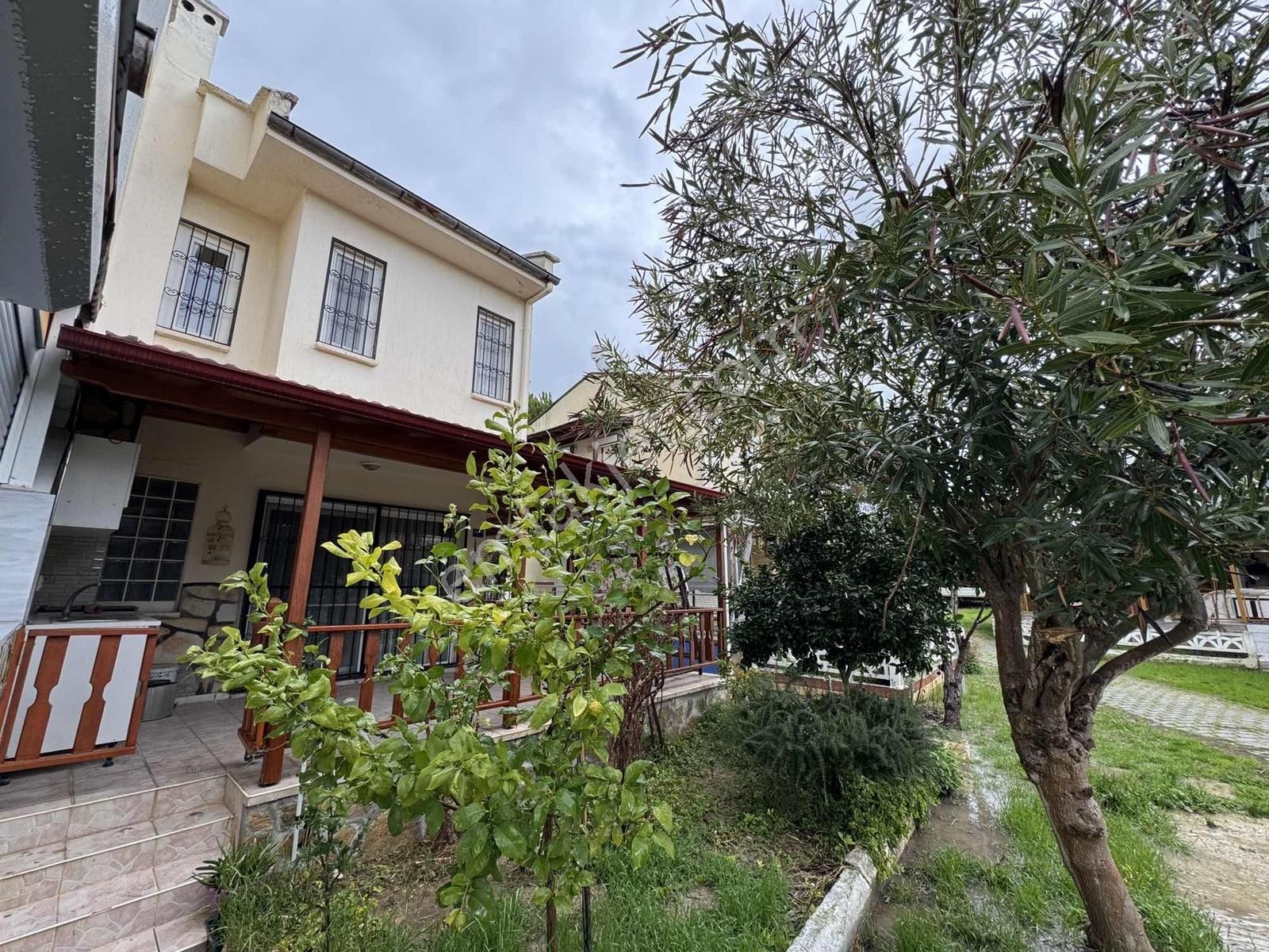 Kuşadası Davutlar'da Havuzlu Sitede Satılık 3+1 Masrafsız Yazlık - Görsel 8