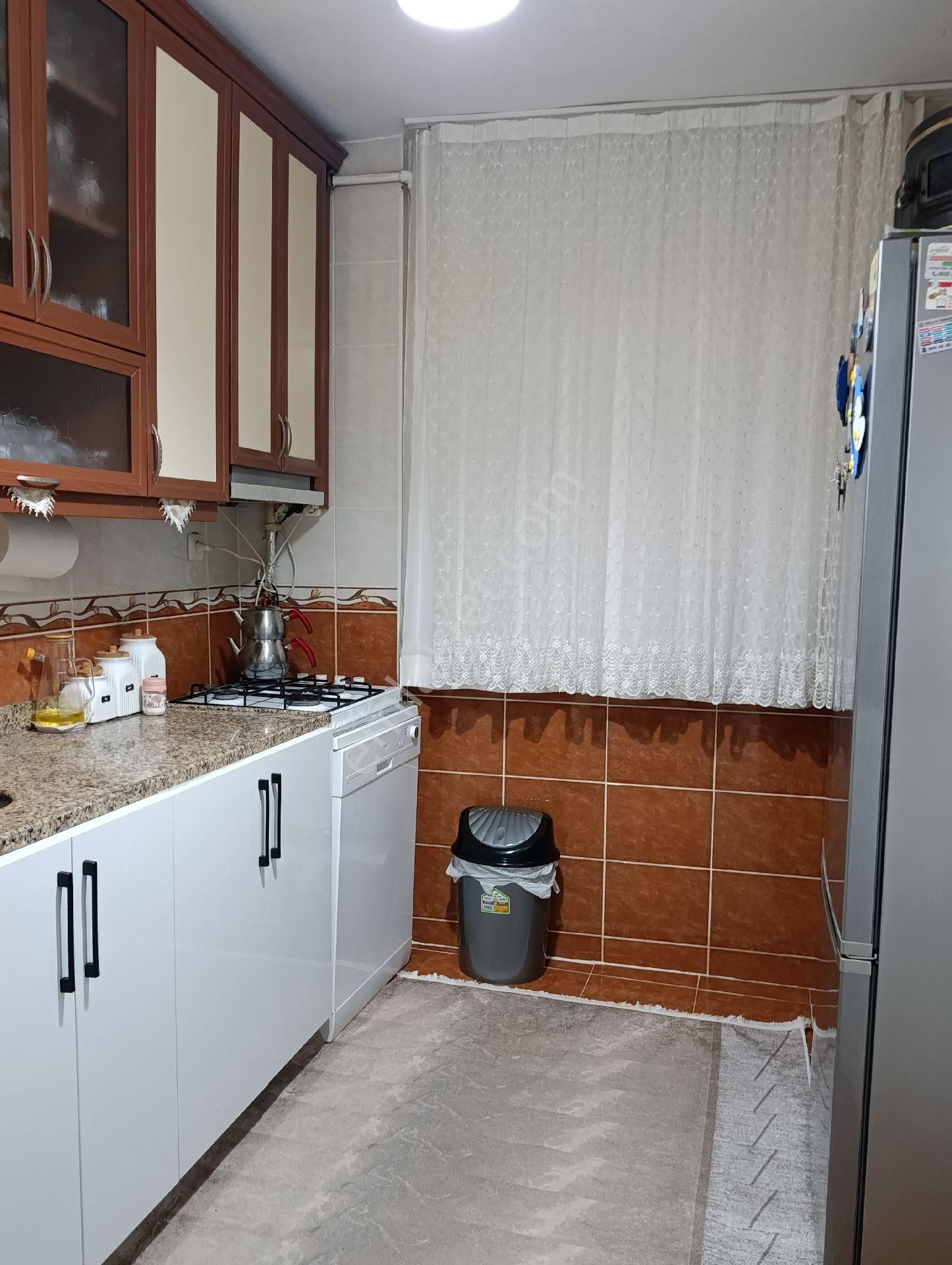 Araz Gayrimenkul Zübeyde Hanım Mah.satılık Kot 2 Bahçe Kapılı Bodrum - Görsel 8
