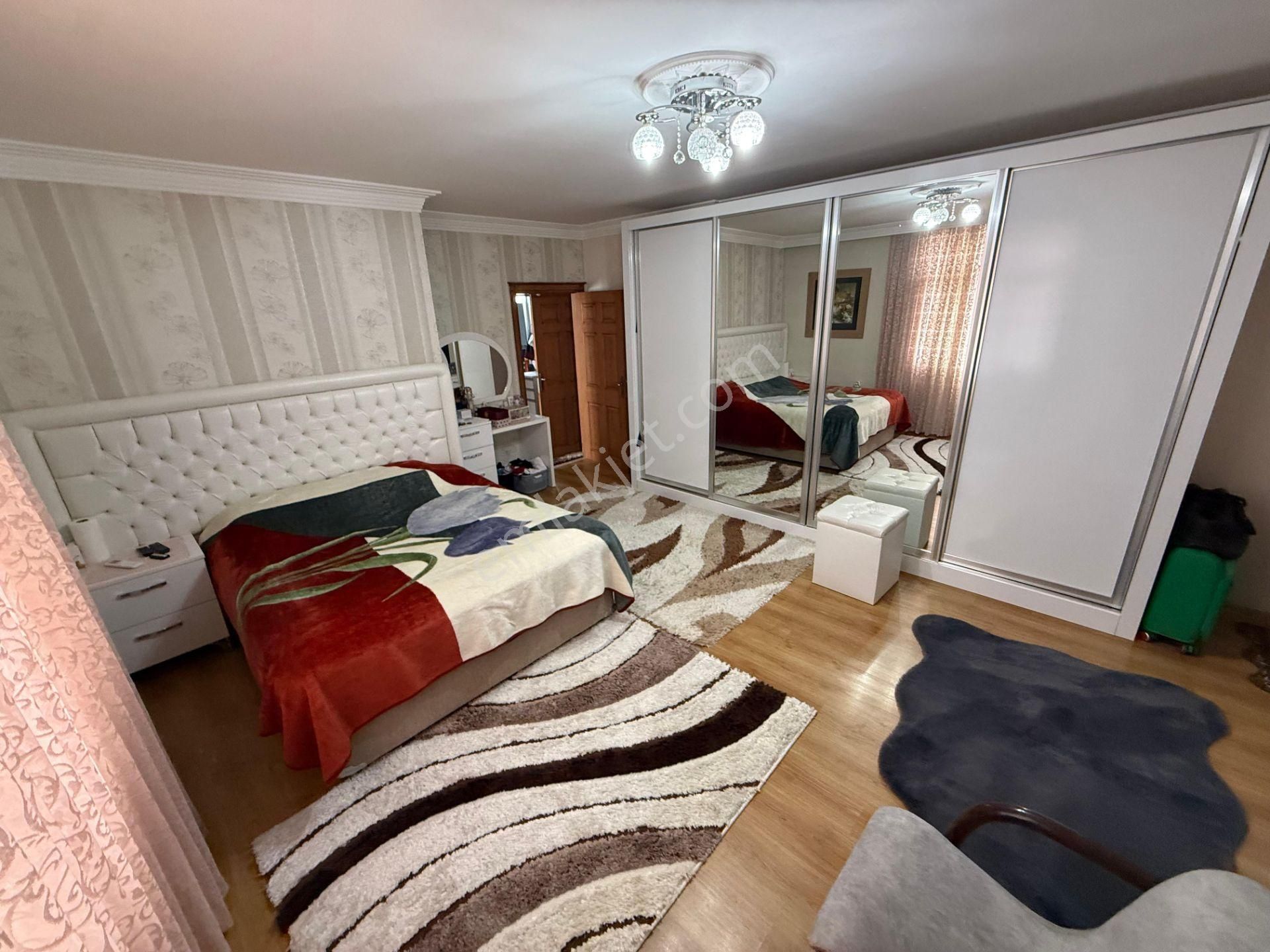 İz Gayrimenkul'den Ruh Sağlığı Yakını Emsalsiz Geniş Daire