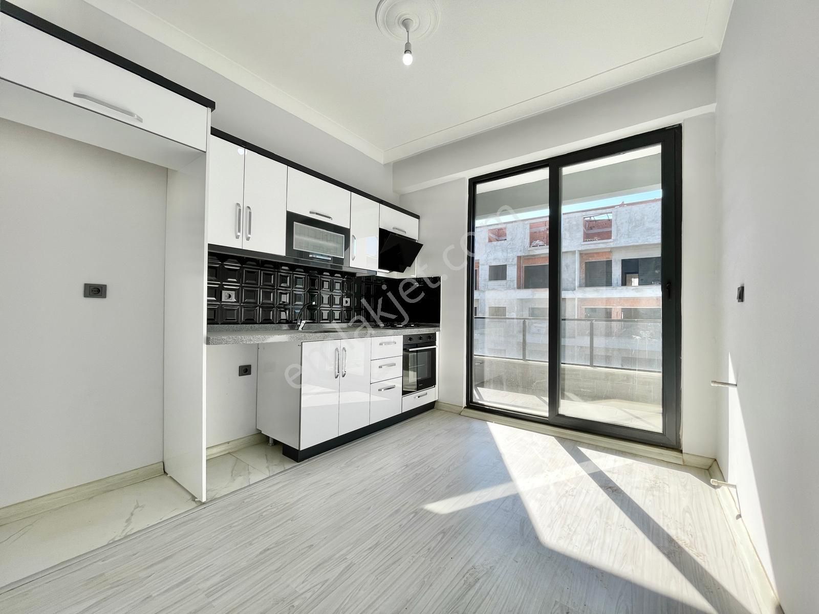 Berkay Demirel'den Altınkumda Arakat Ebeveyn Banyolu Sıfır 2+1