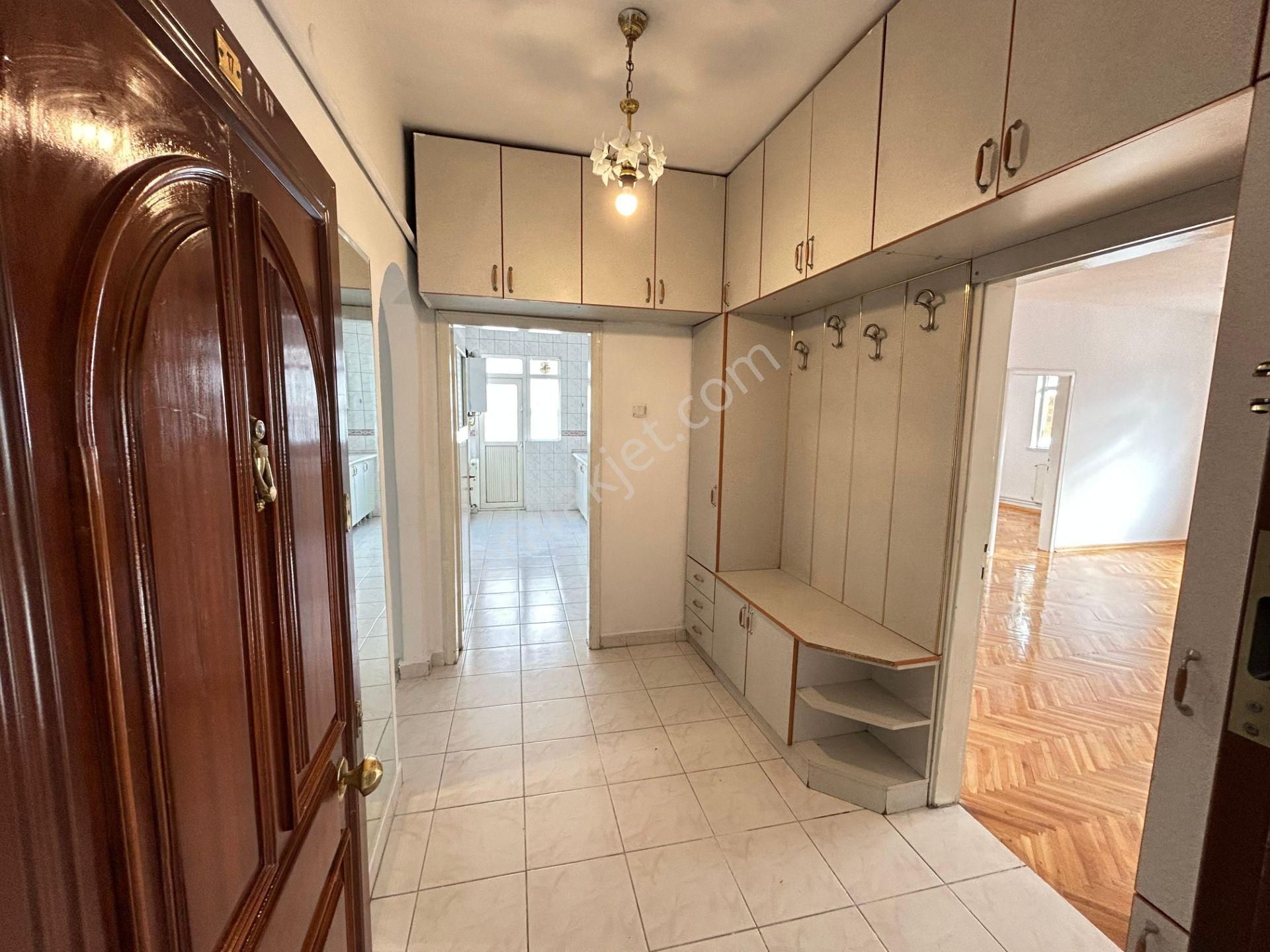 Taner'den Dikmen Sokullu'da 3+1 Kombili Güney Doğu Üst Kat Ön Cephe - Görsel 11