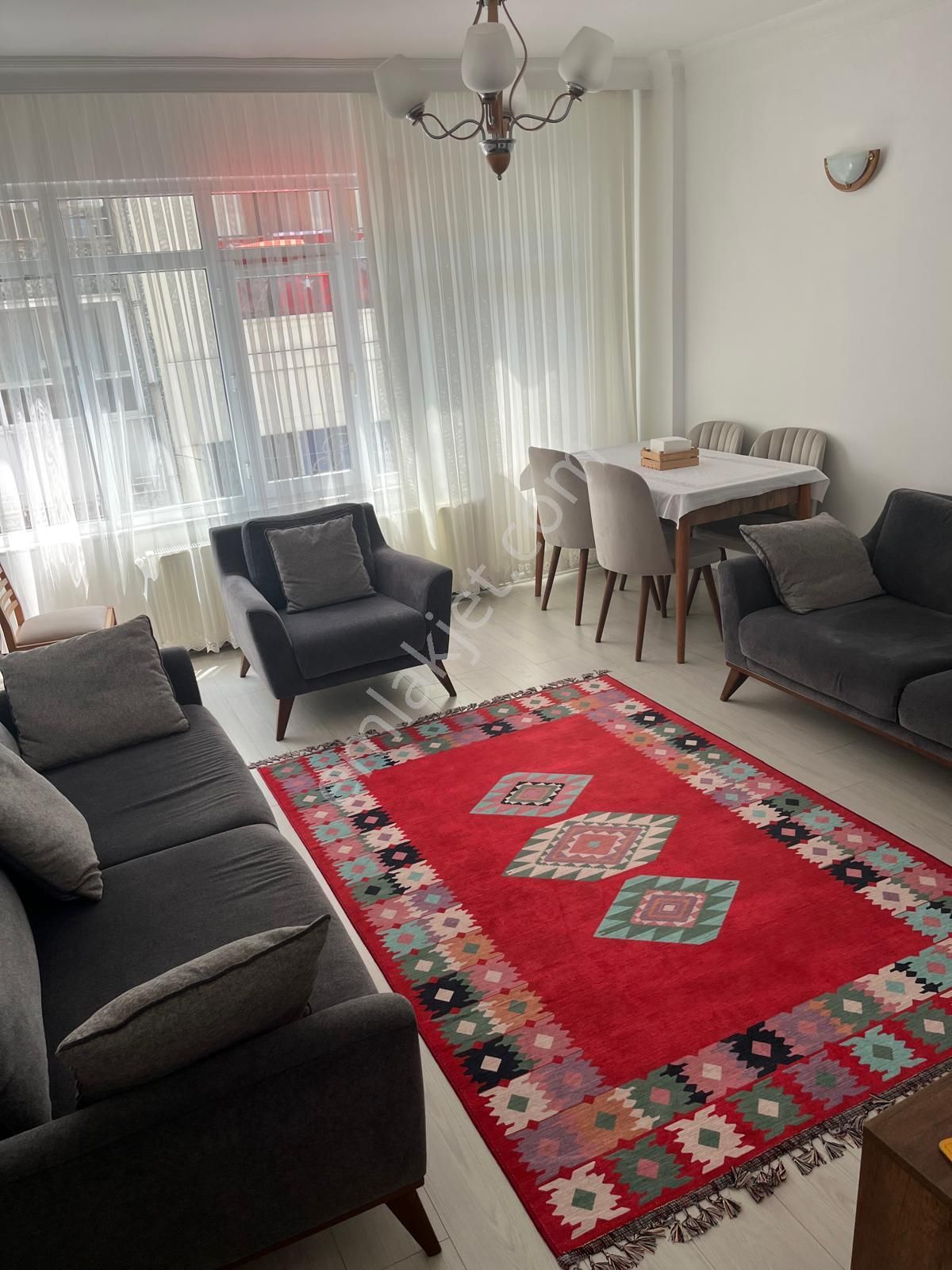 Burç Emlak'tan Cadde Yakını Dizi Sokakta 2+1 Kombili Bakımlı, 85 M2, Giriş Üstü