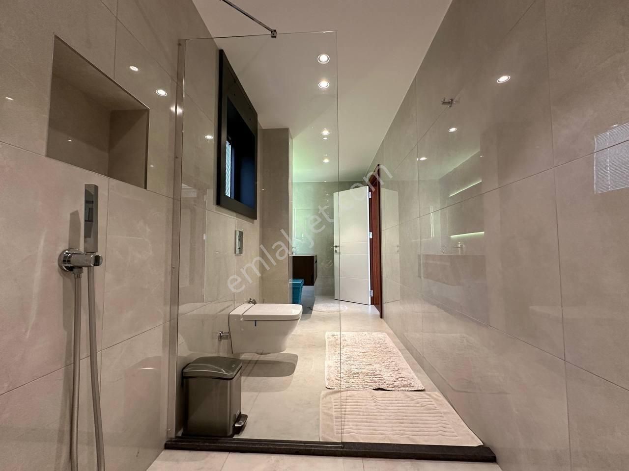 Çeşme Çiftlikköy'de Satılık Ultra Lüks 4+1 Emsalsiz Villa - Görsel 21