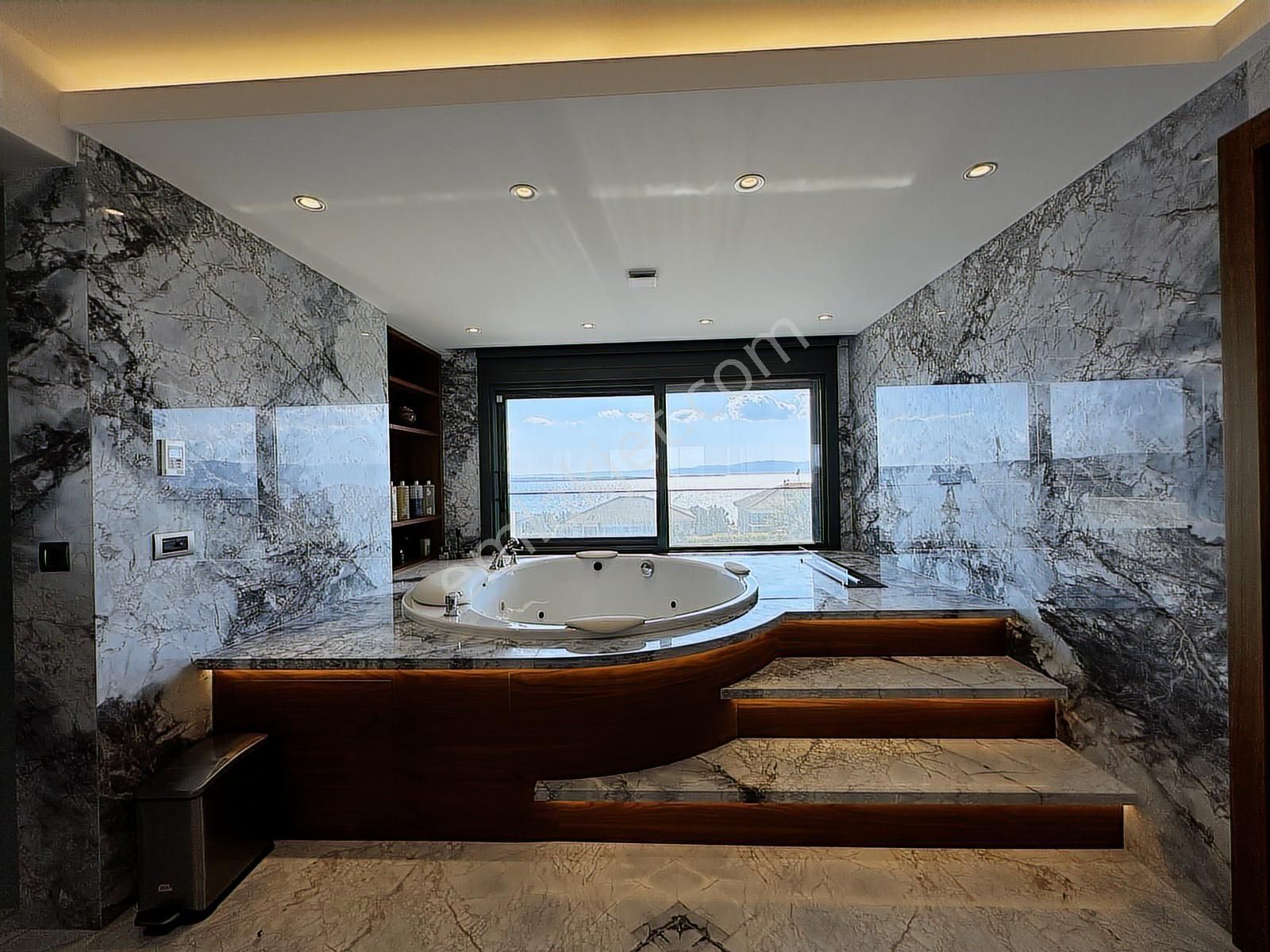 Çeşme Çiftlikköy'de Satılık Ultra Lüks 4+1 Emsalsiz Villa - Görsel 34