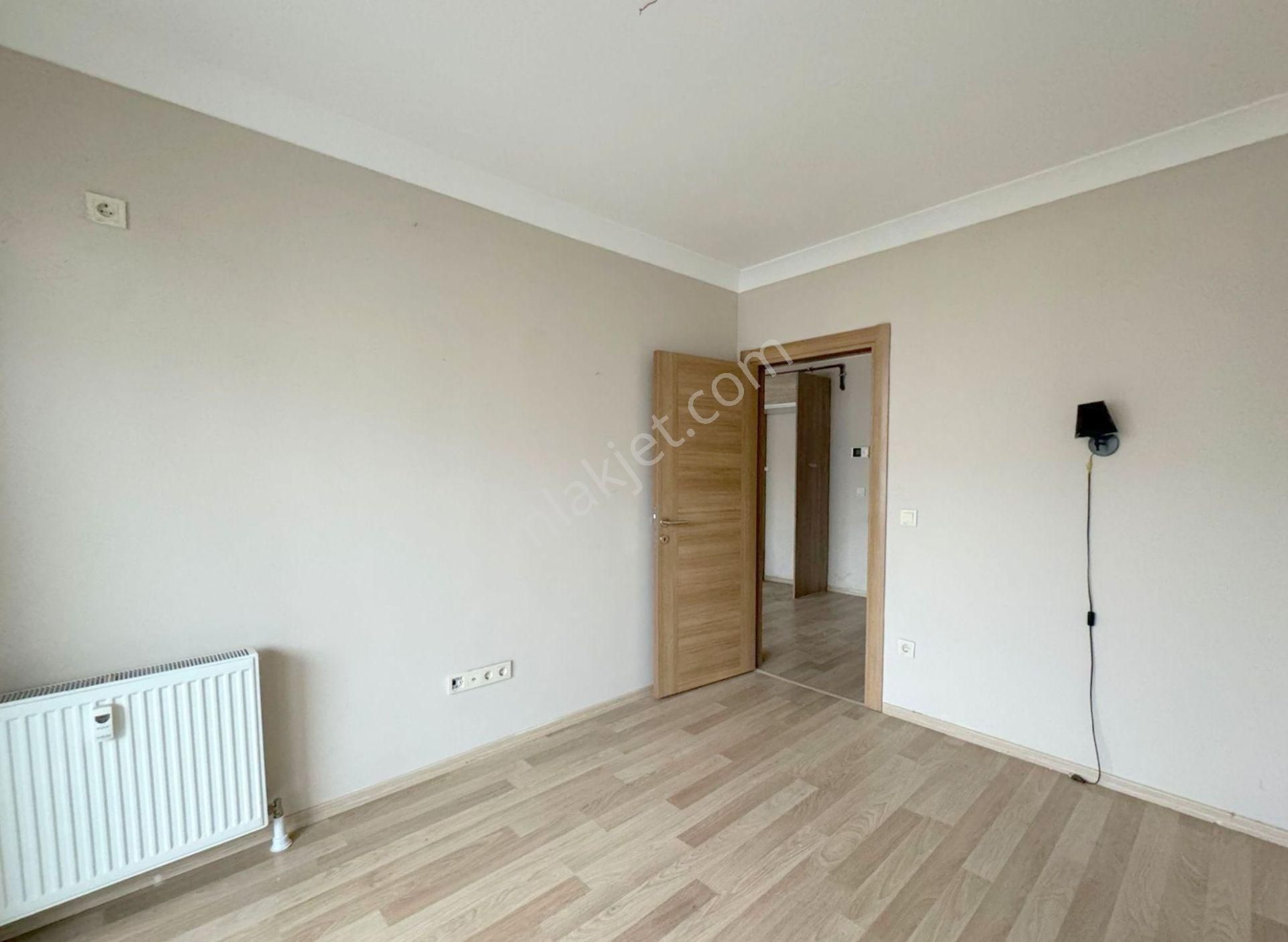 Mertcan'dan Havuzlu Güvenlikli Sitede Balkonlu Ara Kat Lüks 1+1 - Görsel 8