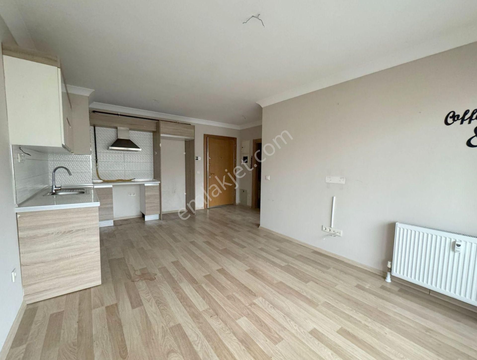 Mertcan'dan Havuzlu Güvenlikli Sitede Balkonlu Ara Kat Lüks 1+1 - Görsel 4