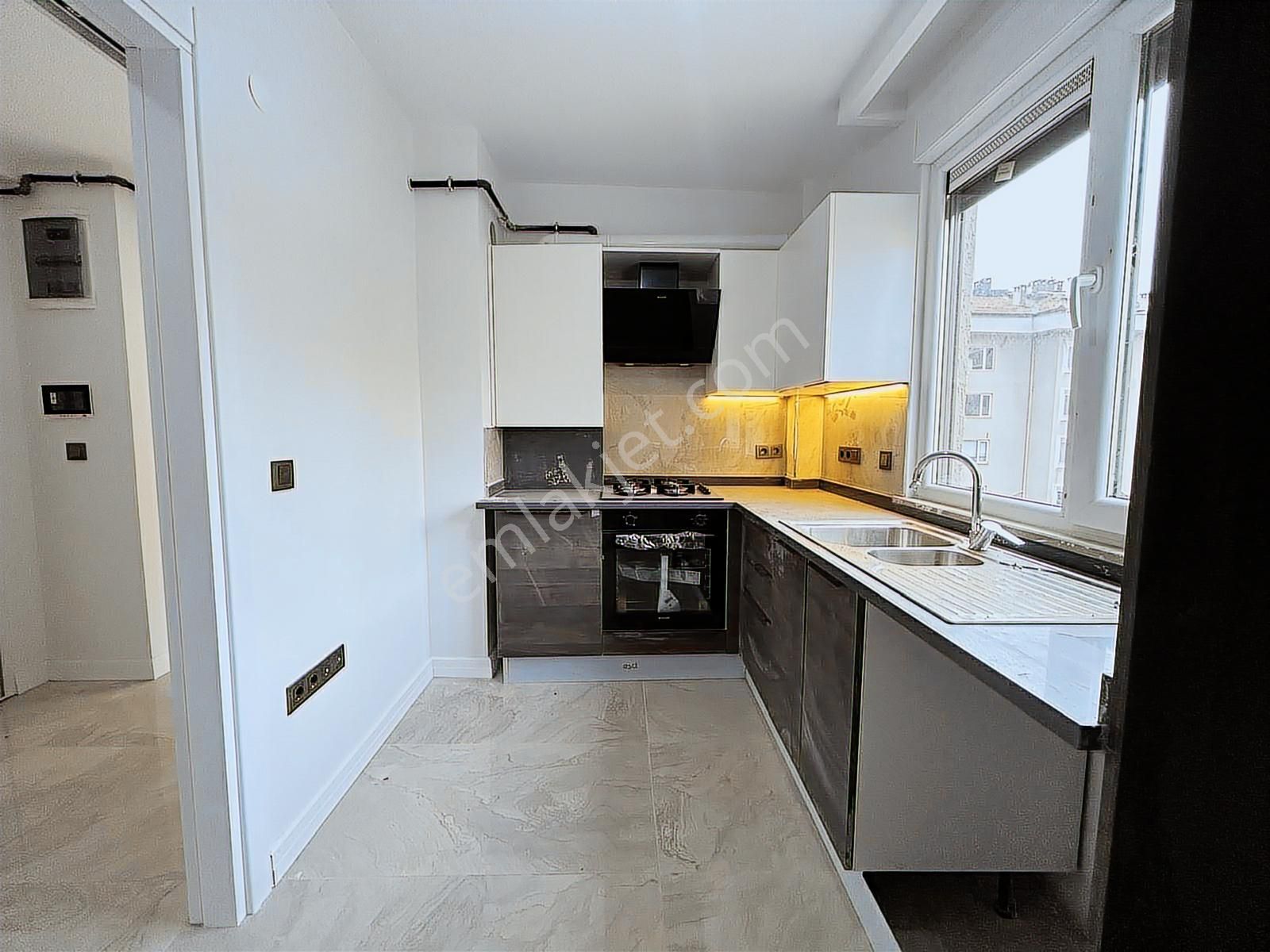 Kozyatağın'da Prestijli Bina Da Sıfır Balkonlu Net 70m2 2+1 - Görsel 15