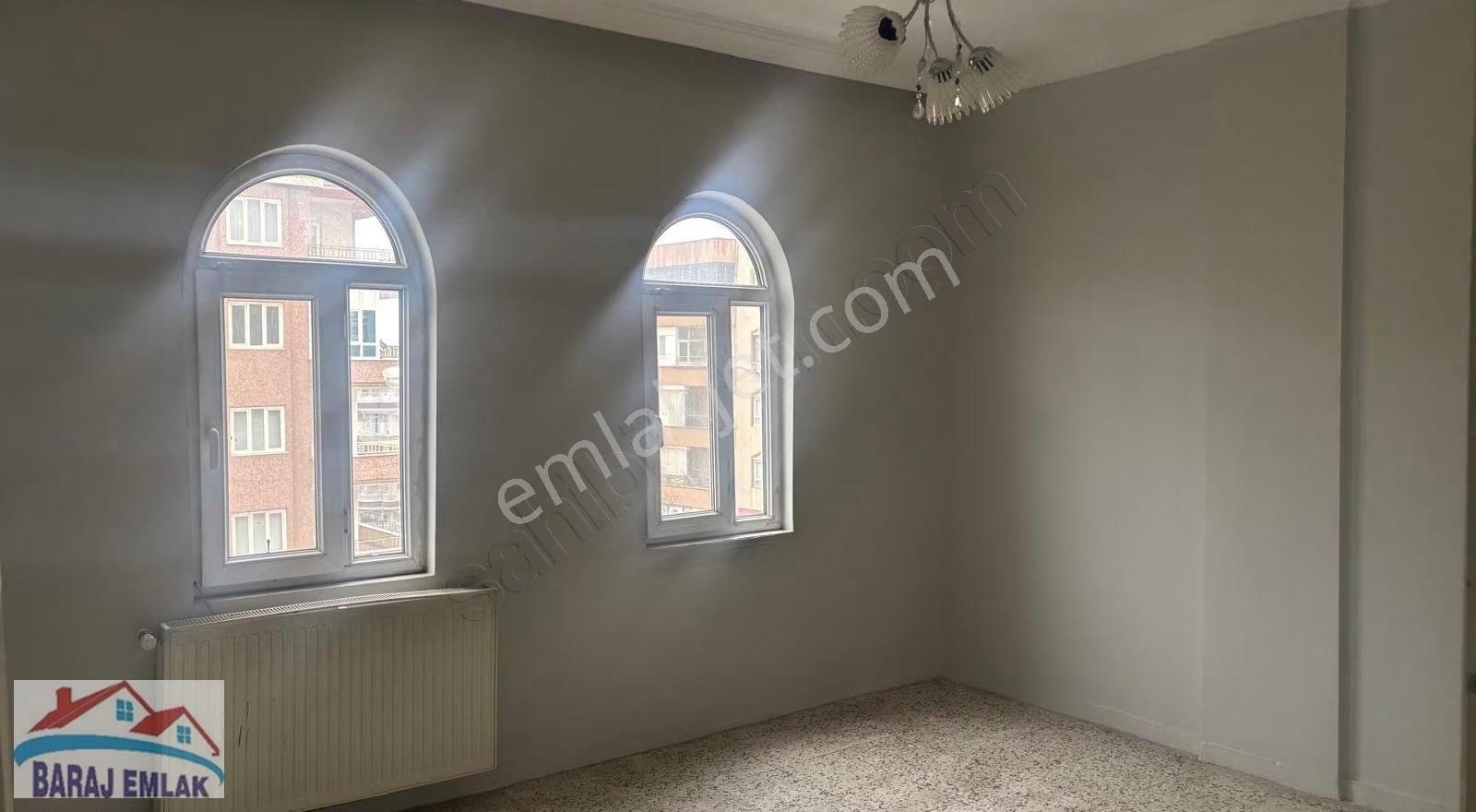 Baraj Emlak Şanmed Karşısı Yol Üzeri Kiralık Daire
