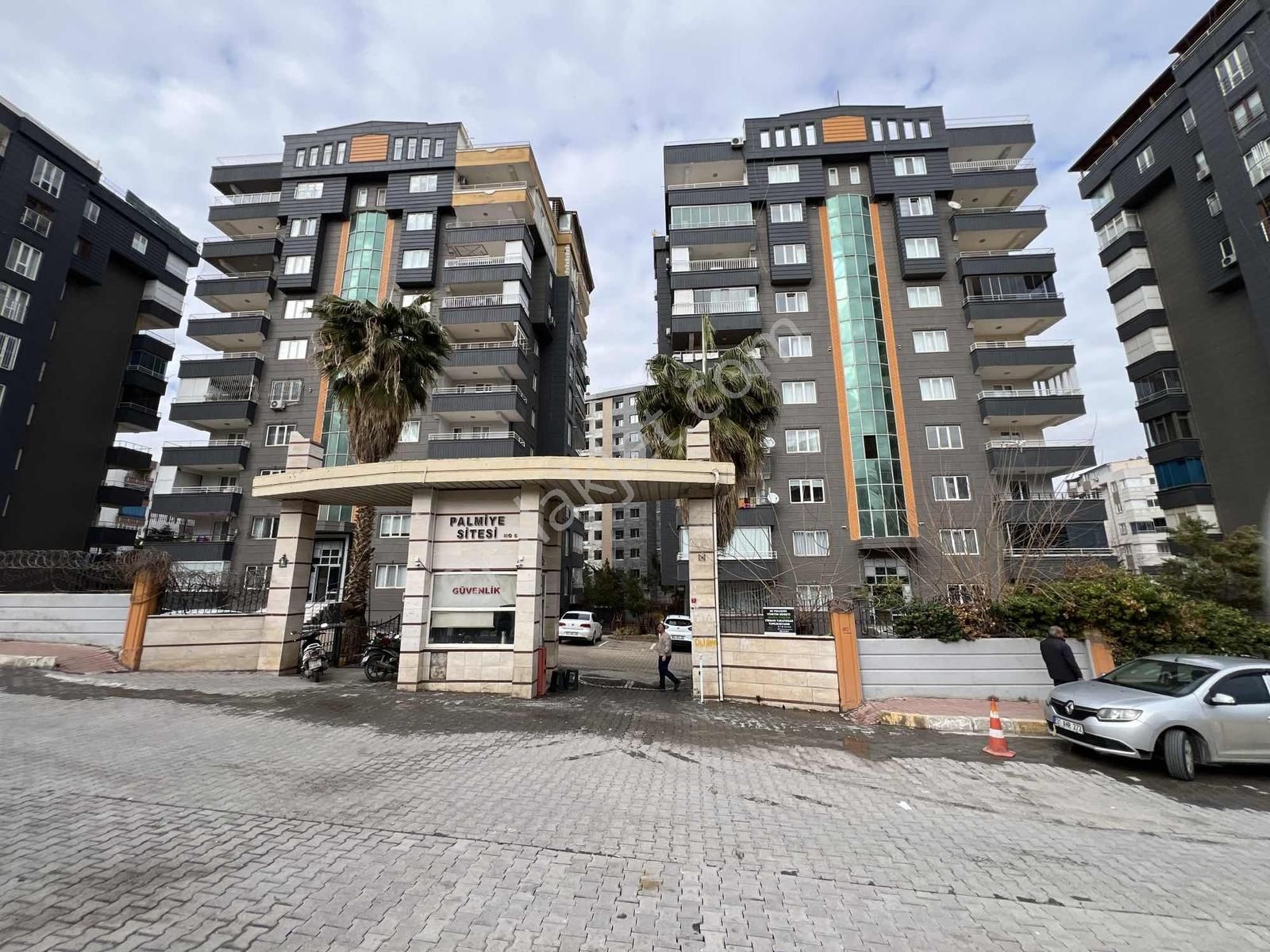 Karaköprü Karşıyakada Satılık 4+1 Daire