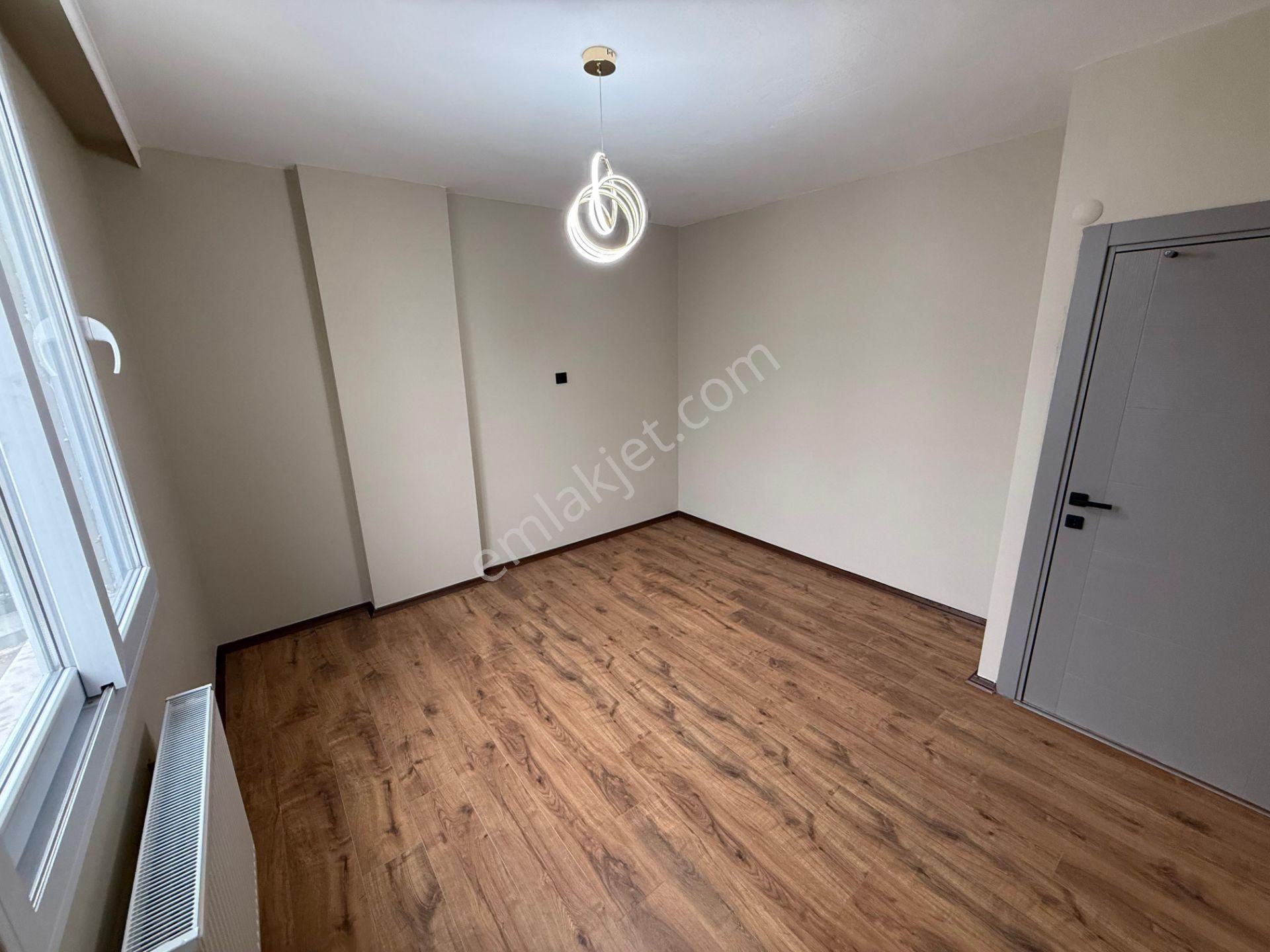 İz'den Bulvara 50 Mt, İçi Sıfır Yapılmış Daire. İlk Siz Oturun!! - Görsel 9