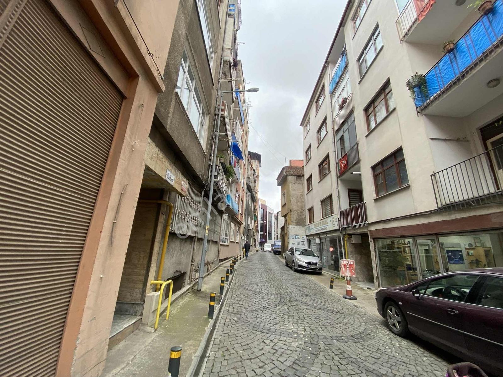 Kemerkayada Kiralık Depolu Dükkan - Görsel 12