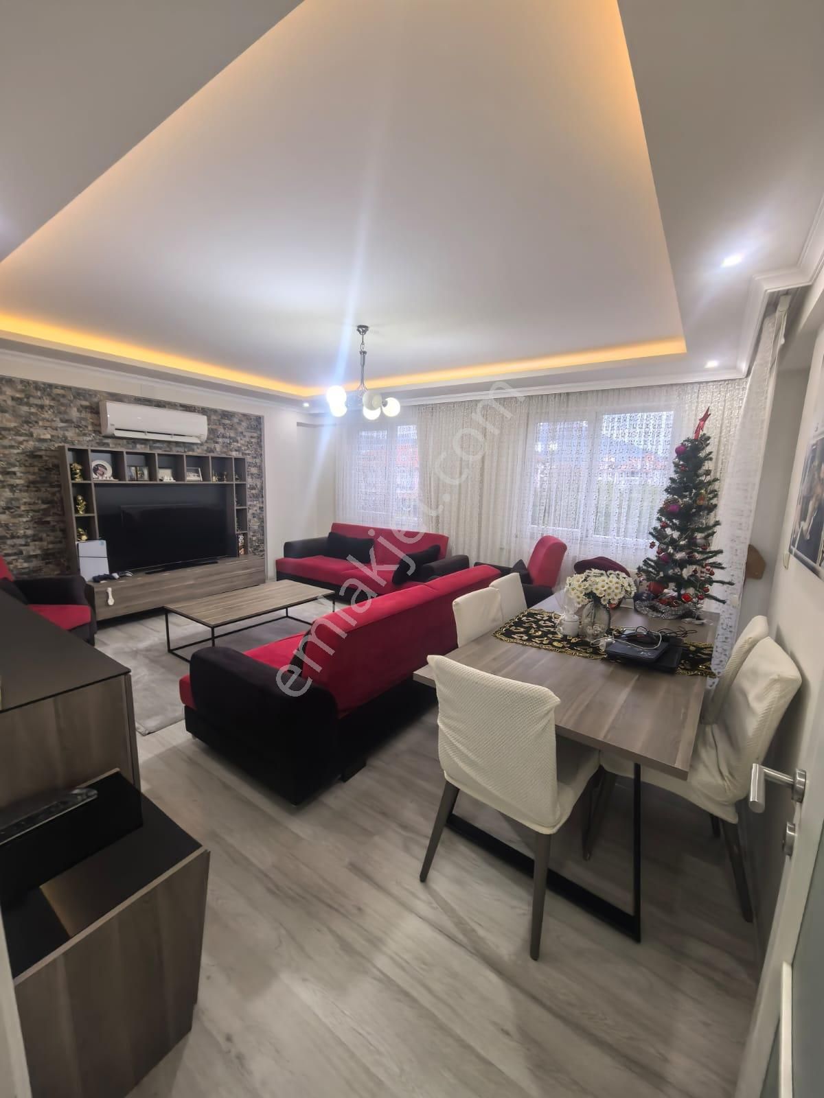 Cumhuriyet De 2. Kat 3+1 Daire Satılık