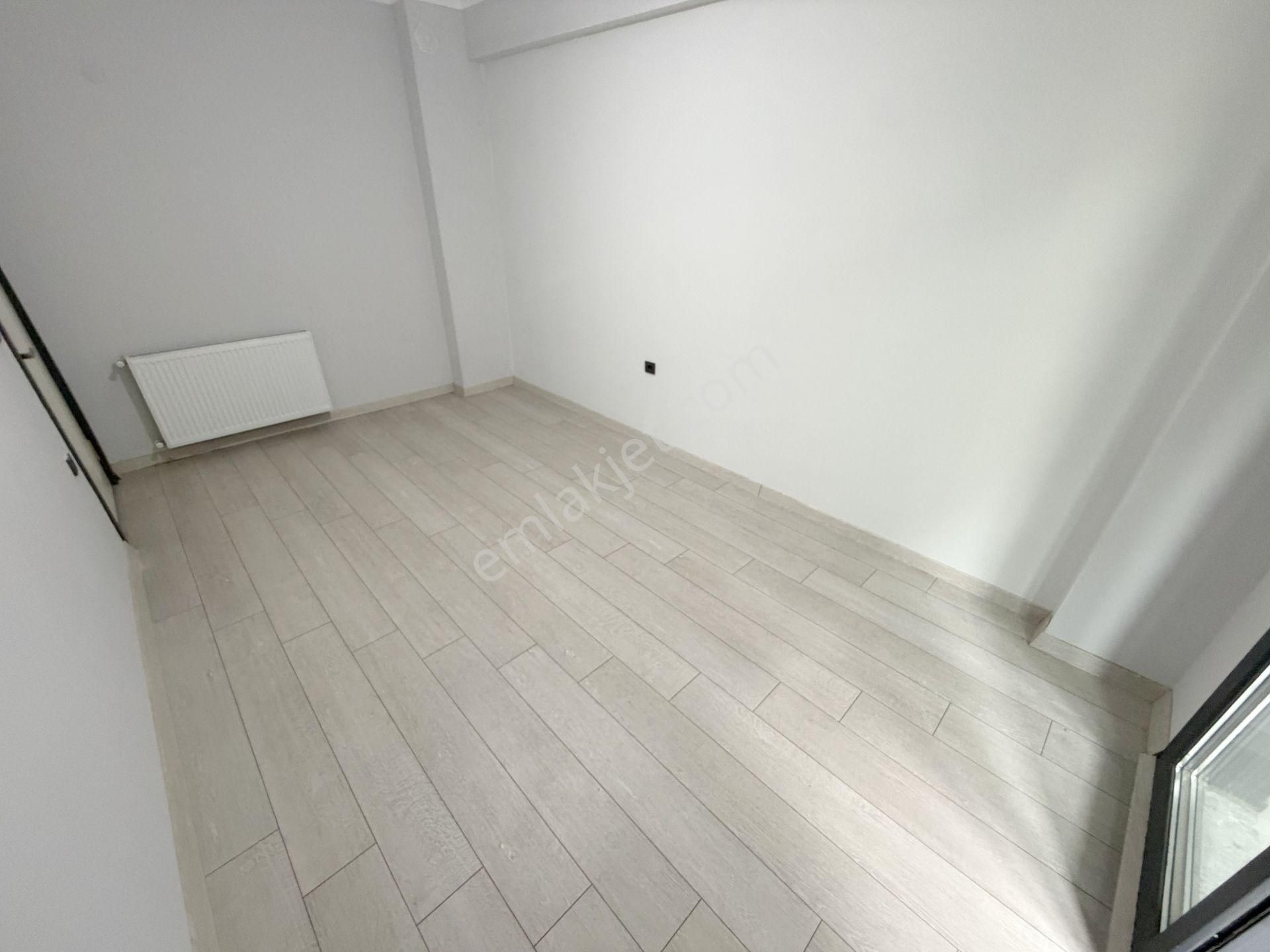 🟣 Güç Gayrimenkul'den Akçay'da Ön Cephe Ara Kat Cam Balkonlu Kombili 2+1 Daire - Görsel 22