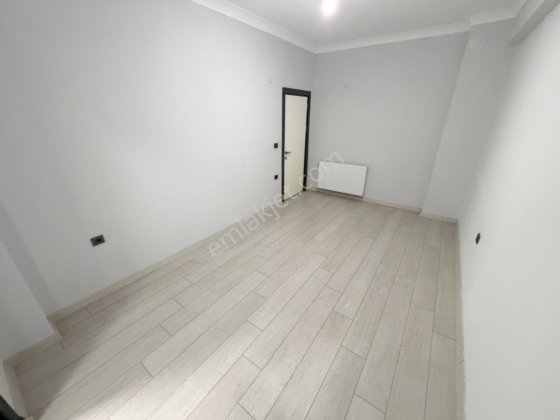 🟣 Güç Gayrimenkul'den Akçay'da Ön Cephe Ara Kat Cam Balkonlu Kombili 2+1 Daire - Görsel 8